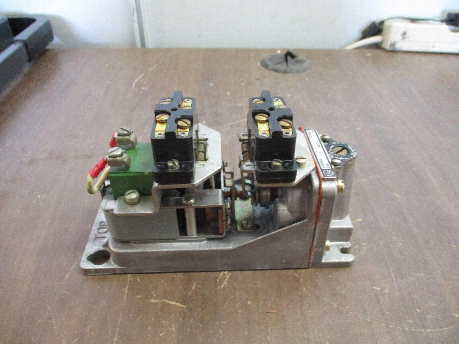 GE Pneumatic Time-Delay Relay CR2820B111AA2 Ser. A 115V Coil 600V New Surplus