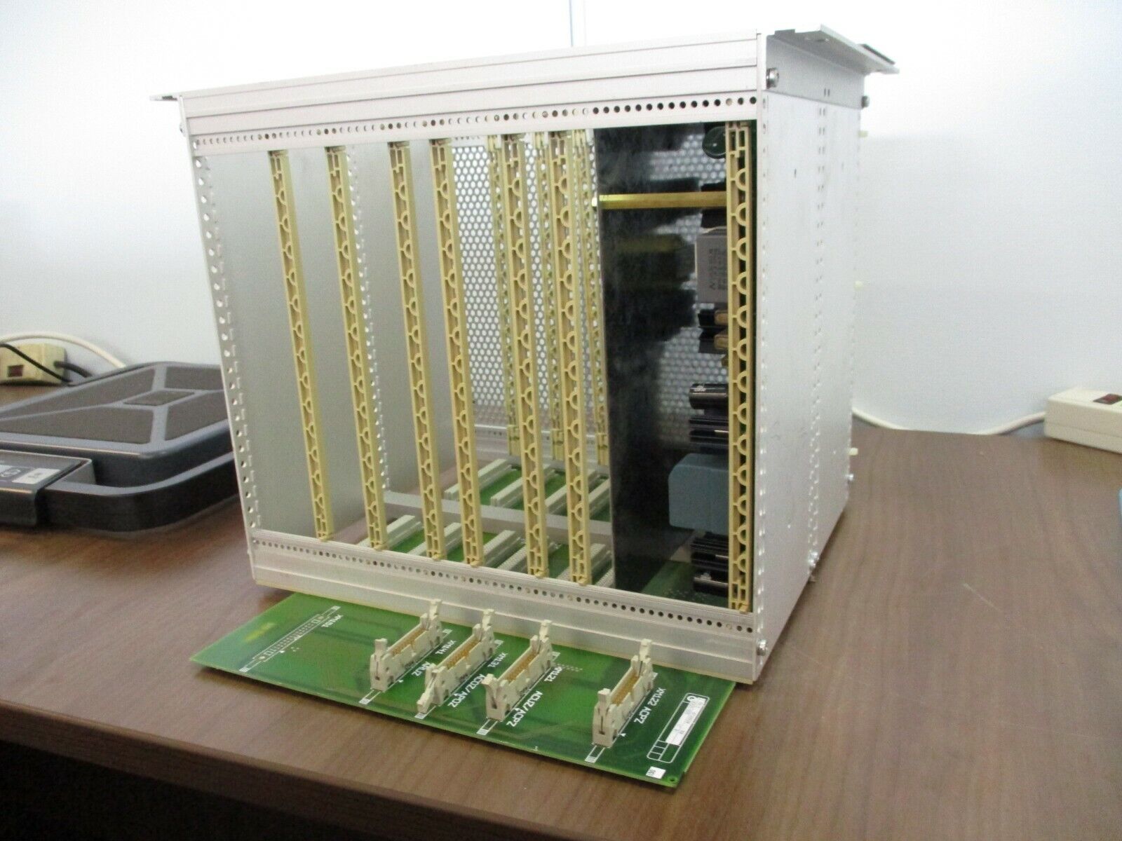 MGE PRIZ PLC Rack 6739819XD-4B Used