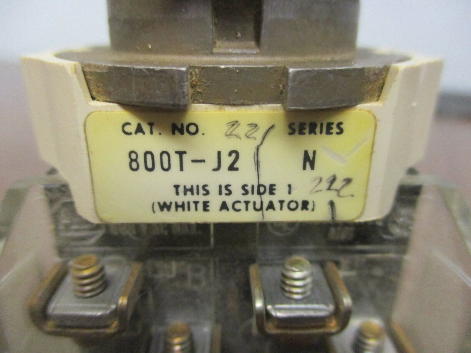 Allen-Bradley Selector Switch 800T-J2 Ser. N Used