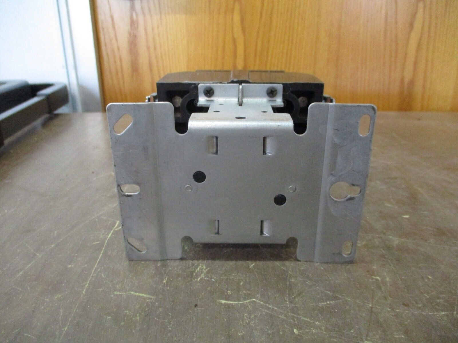 Siemens Lighting & Heating Contactor LEN00E003240A 100A 208/240V Coil Used