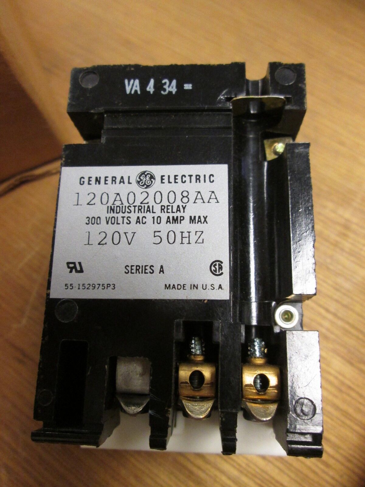 GE Industrial Relay CR120A02008AA 10A 300V 120V 50Hz coil 2 NOs New Surplus