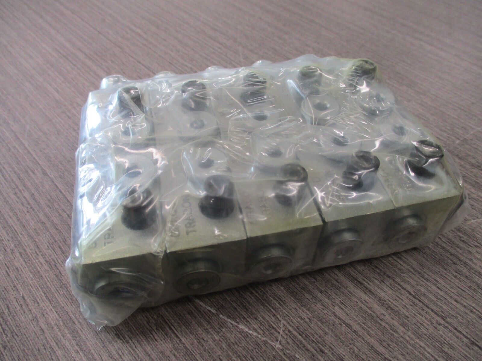 Graco KB22C Divider Valve 562743 3500 PSI *Lot Of 5* New Surplus