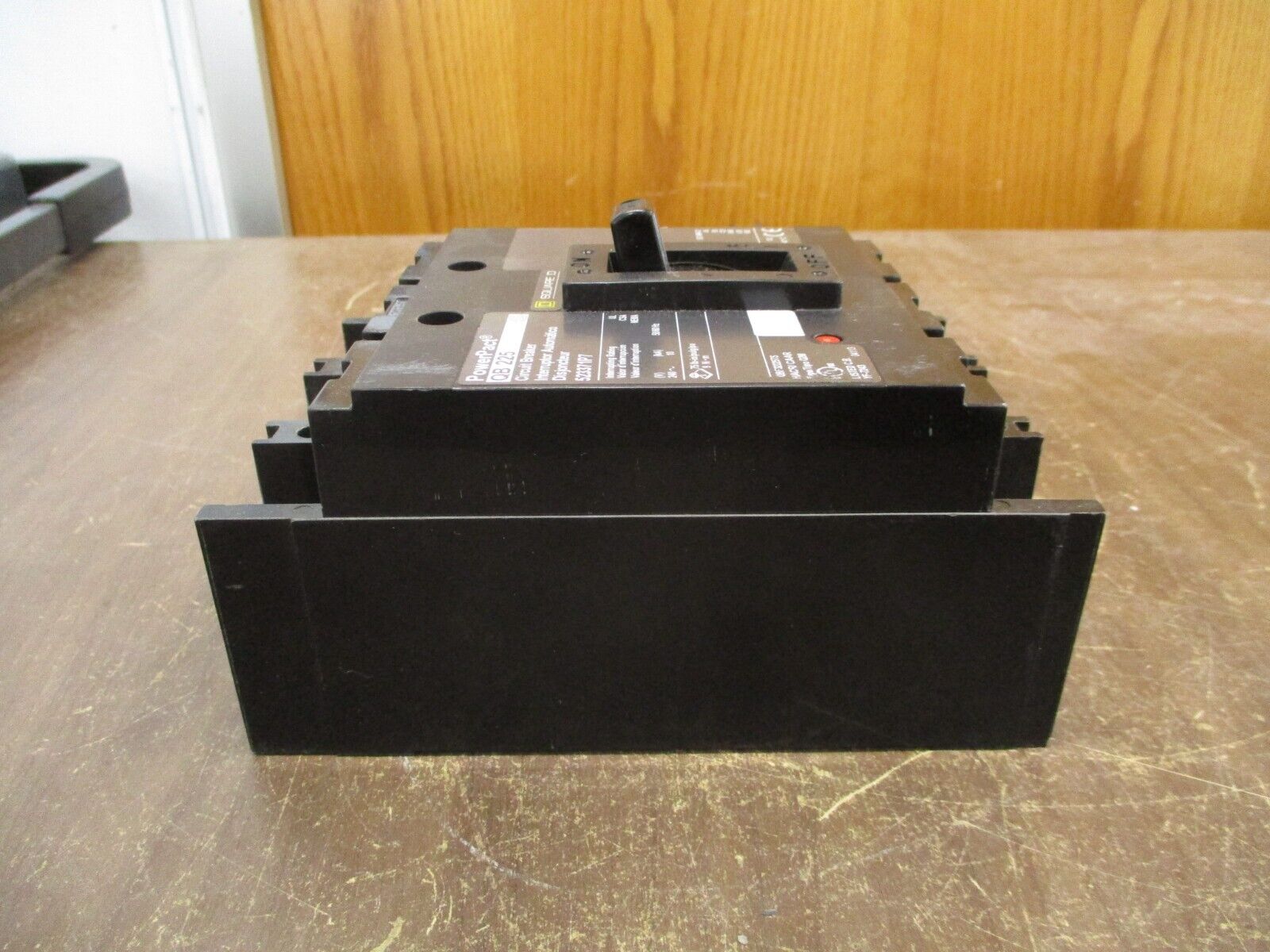 Square D PowerPact QB 225 Circuit Breaker QBF32225TS 225A 240V 3P Used