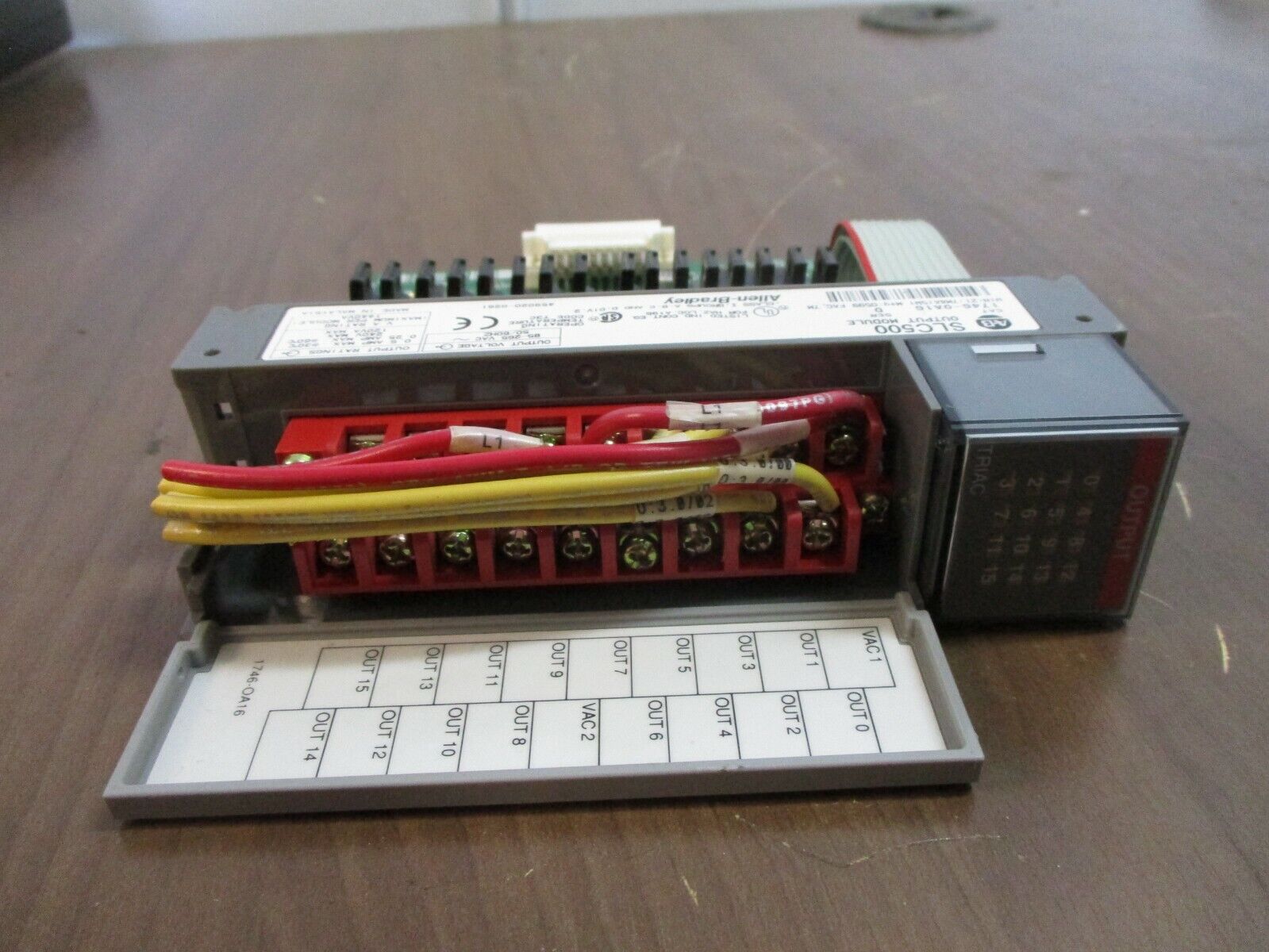 Allen-Bradley SLC 500 Output Module 1746-OA16 Ser. D 85-265VAC 50/60Hz Used