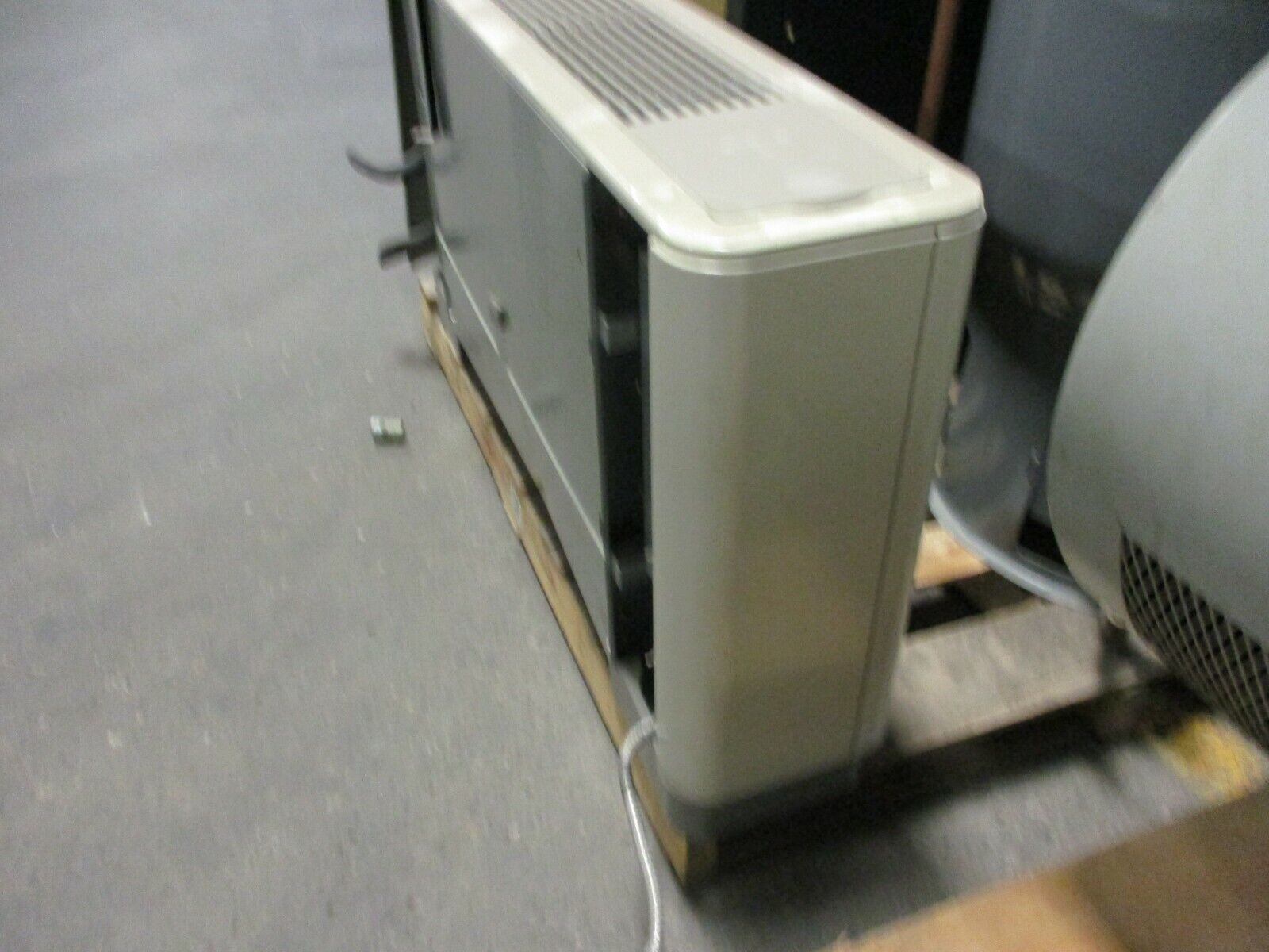 Daikin Air Conditioner Fan Coil Unit FXLQ12MVJU 230V 60Hz 79W 0.4A 450 PSIG Used