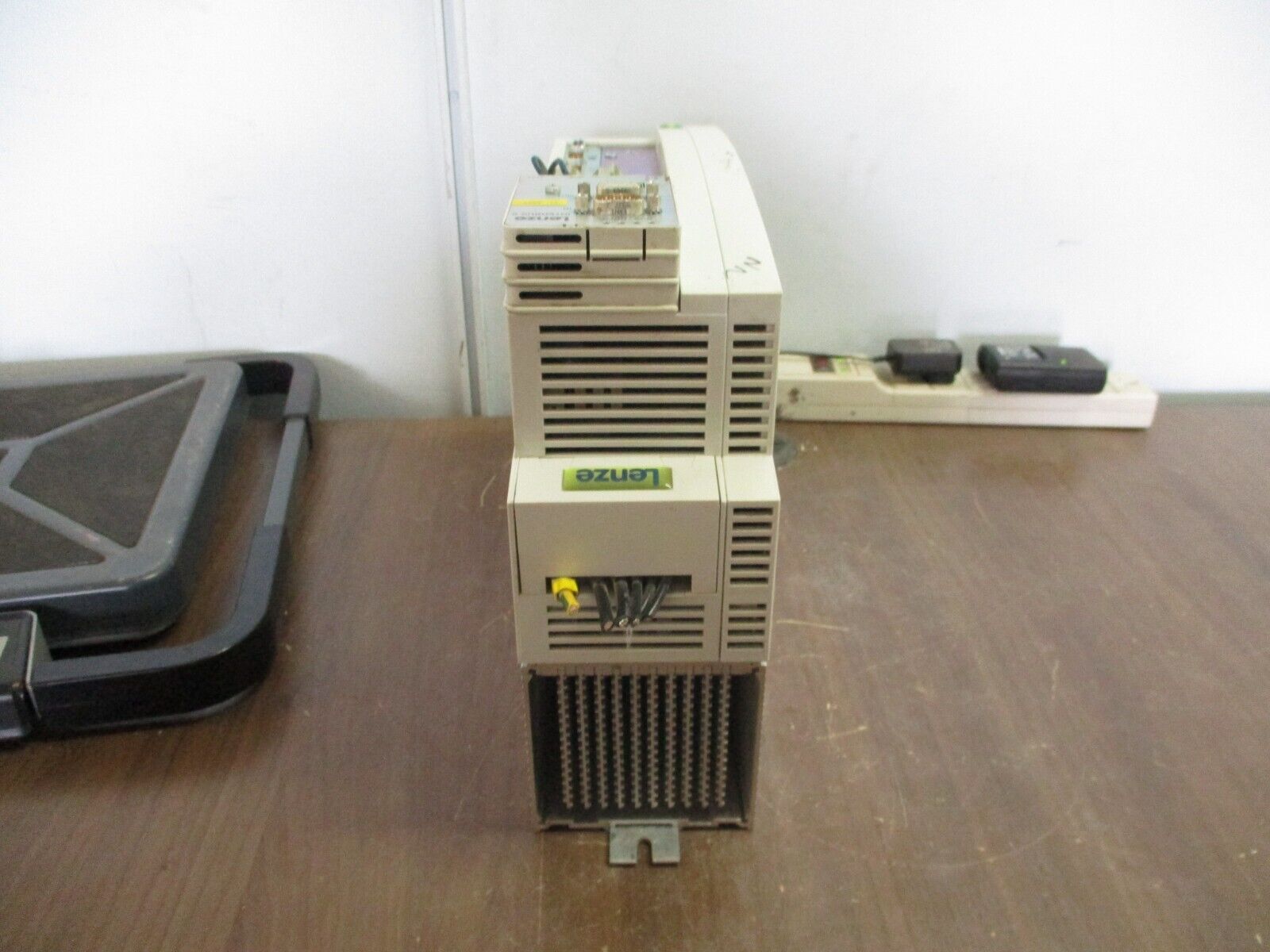 Lenze Servo Controller EVS9323-ES Input: 3Ph 400/480V 3.9A 3.2kVA 50/60Hz Used