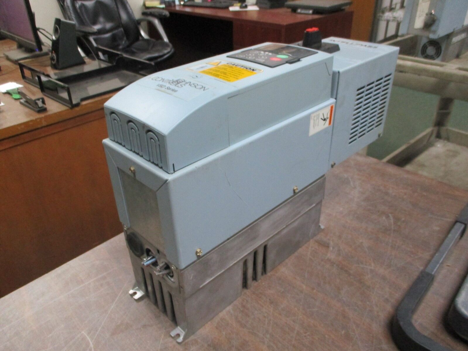 Johnson Controls AC Drive w/ Intellipass Bypass VS002111A-00000 2HP Used