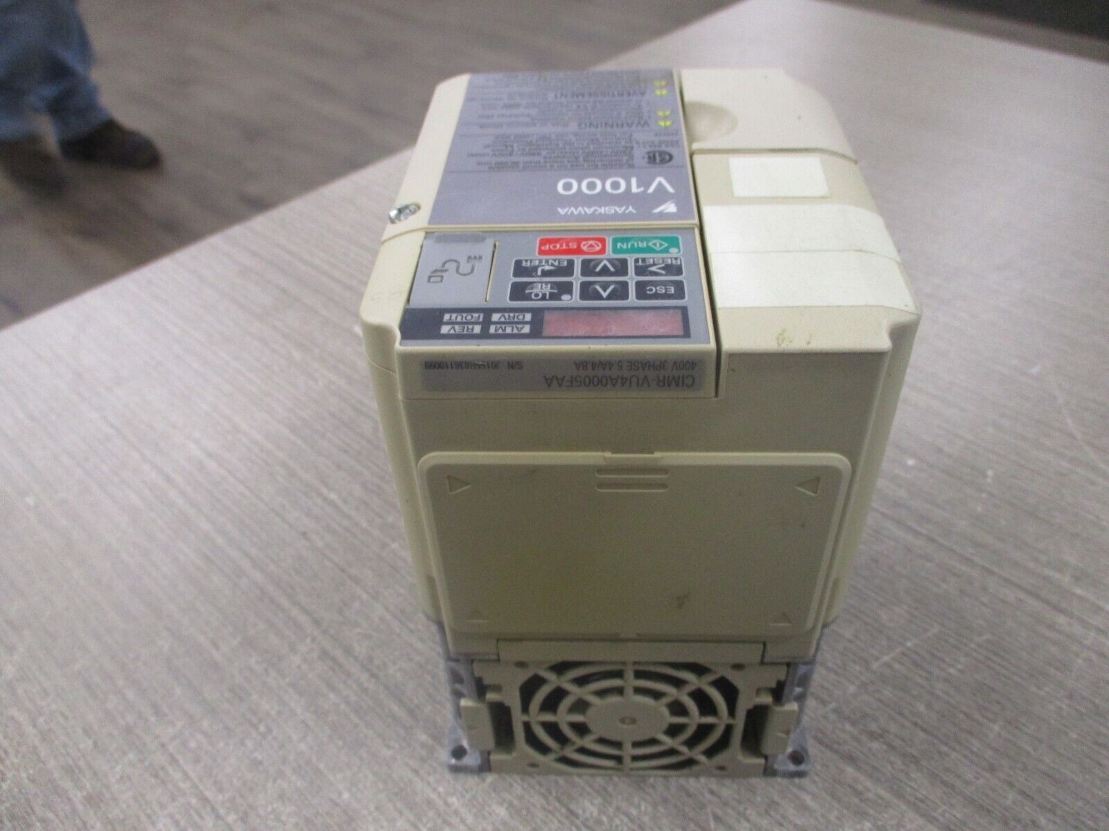 Yaskawa V1000 AC Drive CIMR-VU4A0005FAA Rev.D 3HP 3Ph Input: Output: Used