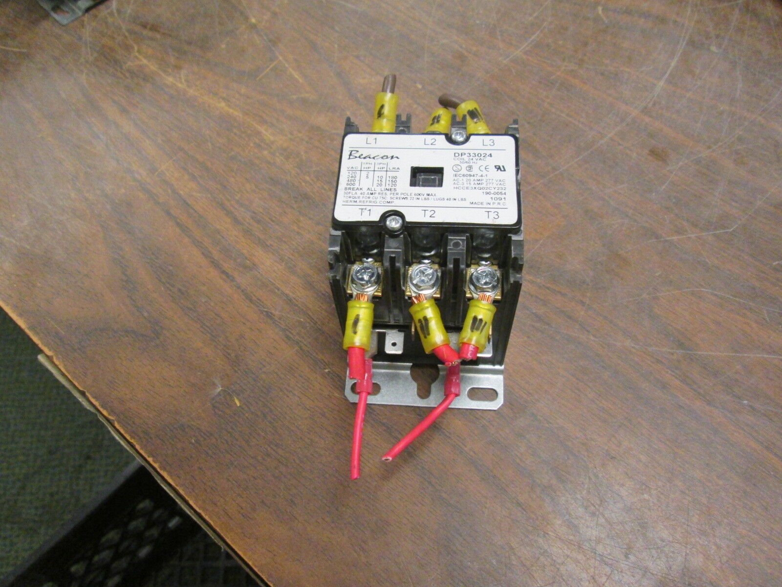 Beacon Contactor DP33024 24V Coil 30A 600V Used
