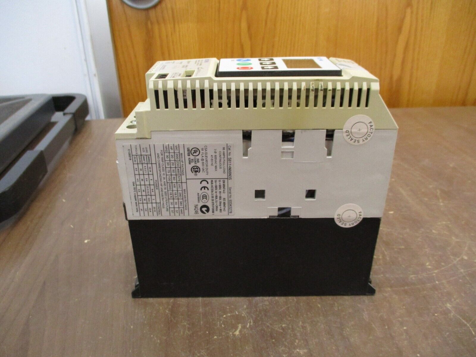 Eaton Soft Start S811+N66N3S 60HP Max 66A 600V 47-63Hz w/ Keypad Used