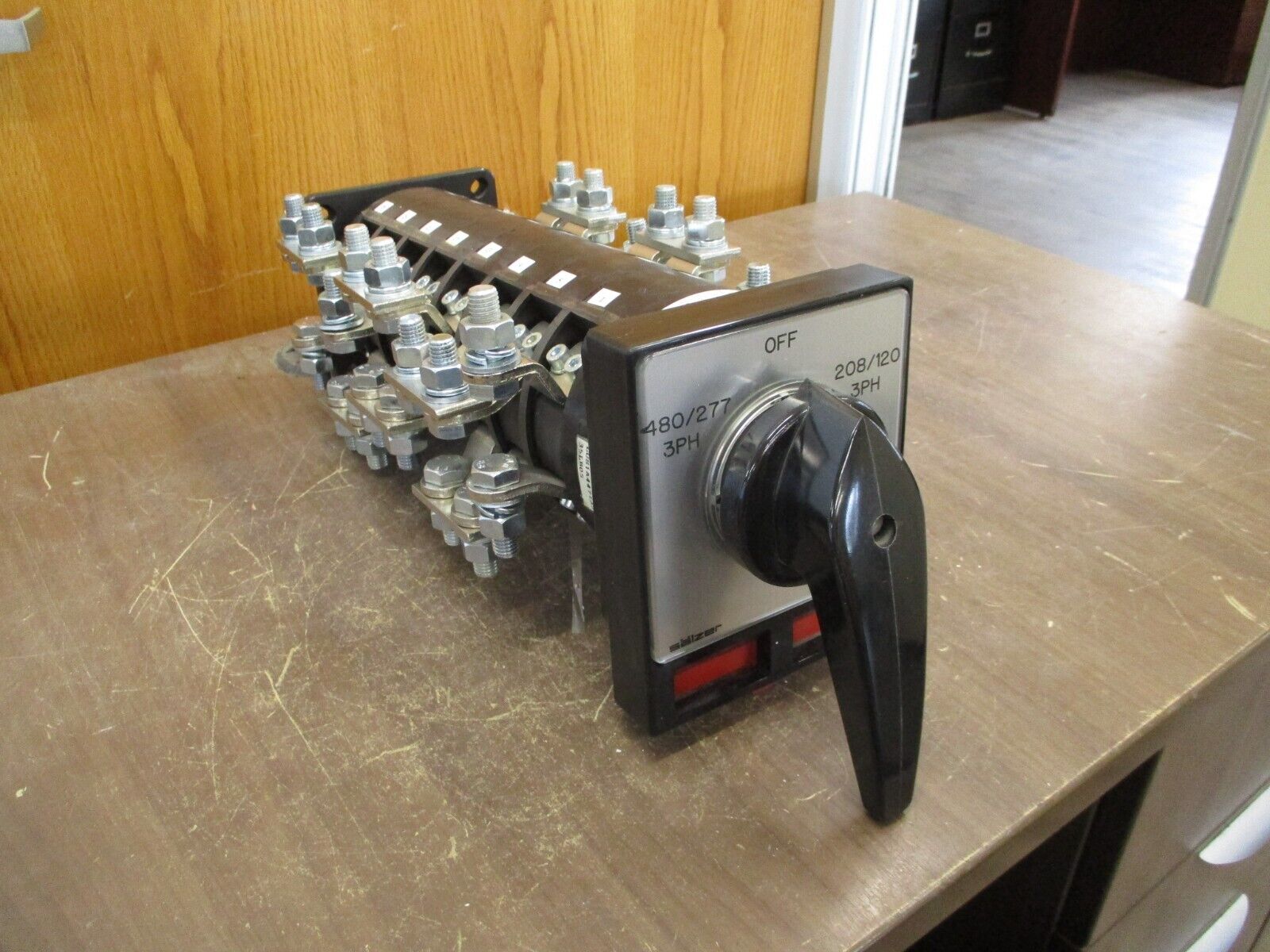 Salzer Rotary Switch S825 240A 480V Used