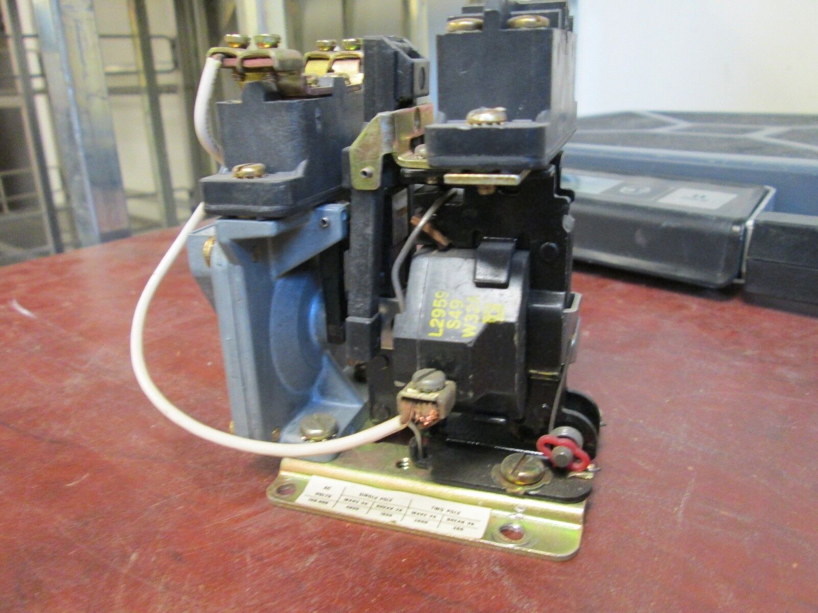 Square D Pneumatic Timing Relay 9050AO22E 120V Coil Used