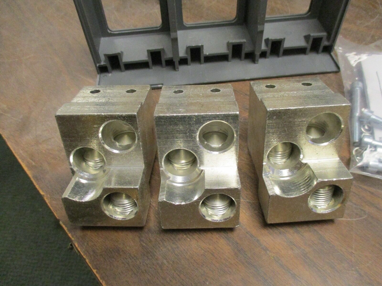 ABB Terminal Lug Kit K6TJ 3P 400MCM-2/0 3L New Surplus