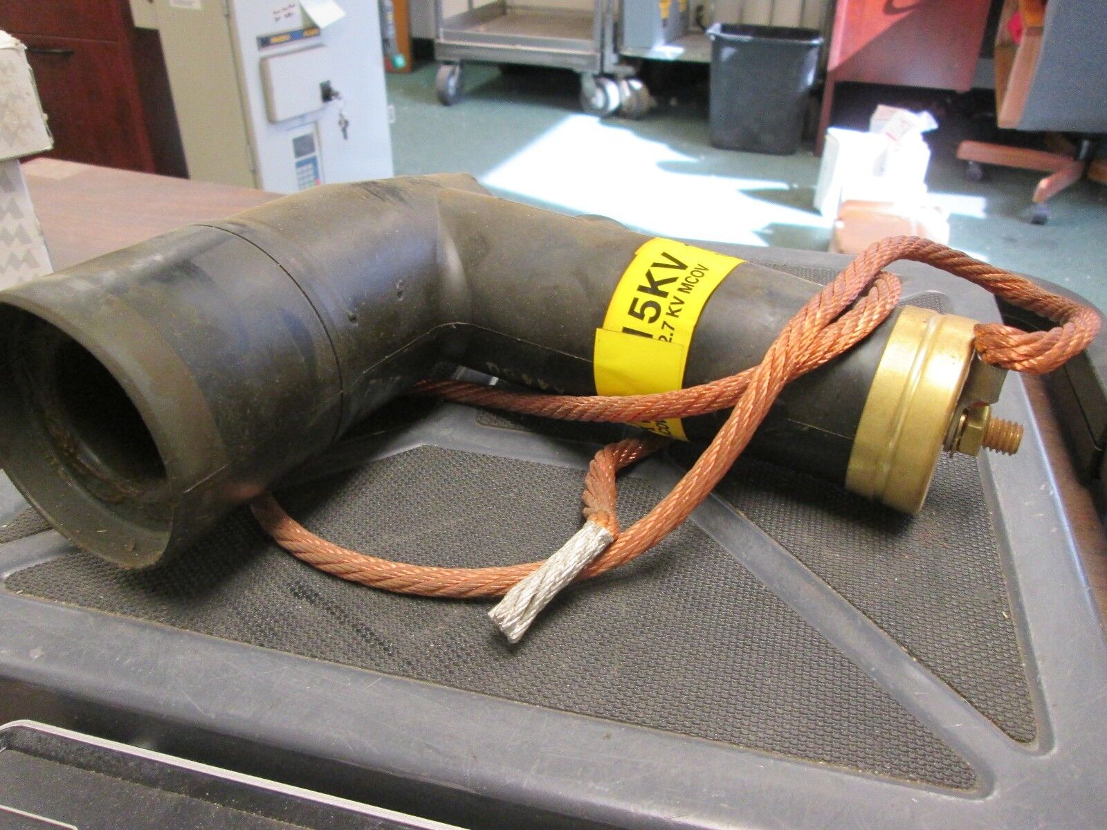 Cooper M.O.V.E. Deadfront Arrester Elbow 15Kv 8.3/14.4Kv Interface Used