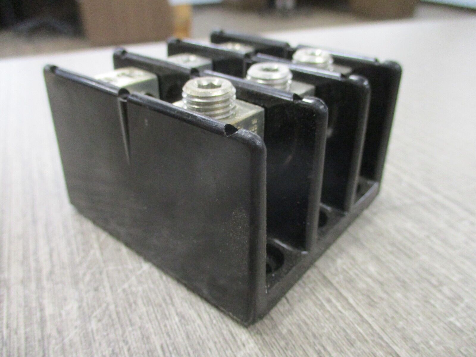 Cooper Bussmann Power Distribution Block 16220-3 175A 600V 3P Line: 2/0-14 Used