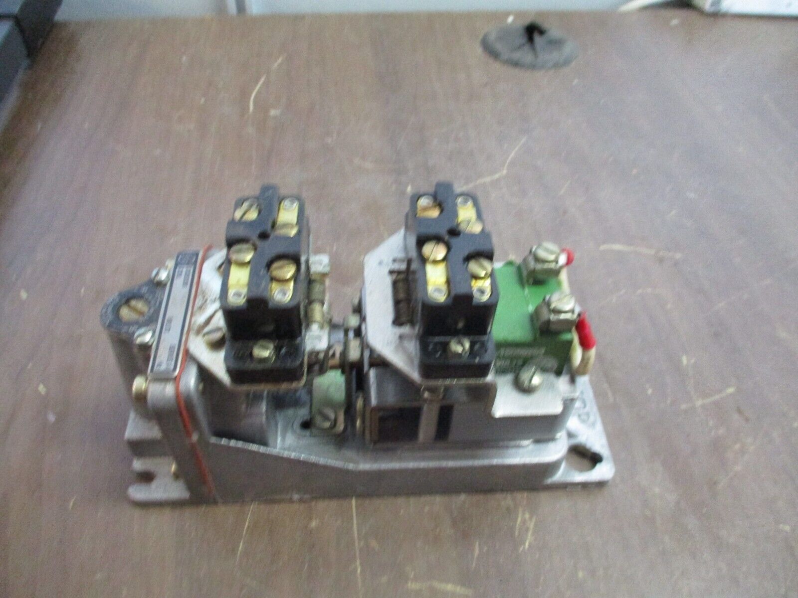 GE Pneumatic Time-Delay Relay CR2820B111AA2 Ser. A 115V Coil 600V *No Box*