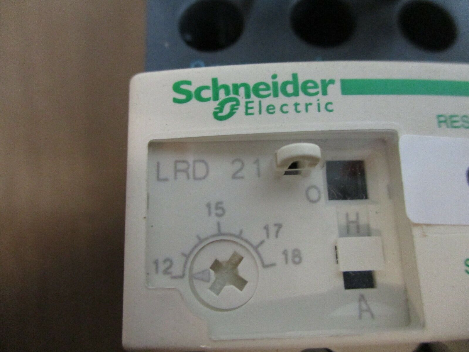 Schneider Electric Starter LC1D32 BD / LRD 21 24VDC Coil Trip: 12-18A 600V Used