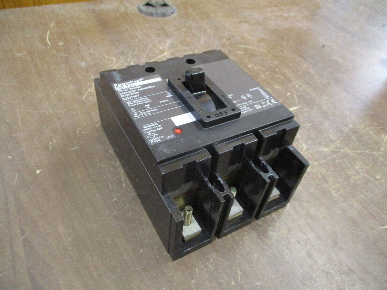 Square D PowerPact QB 225 Circuit Breaker QBF32225TS 225A 240V 3P Used