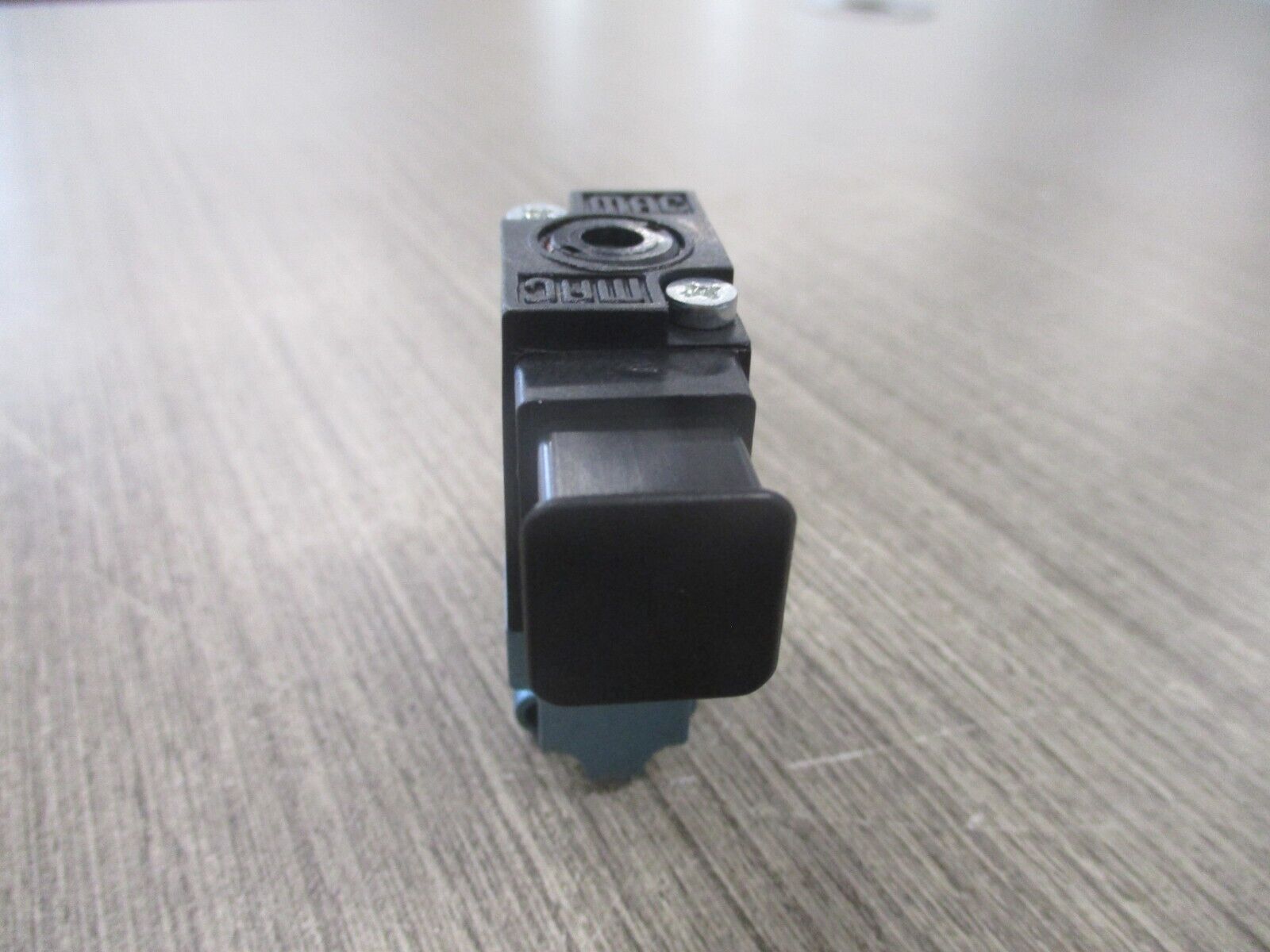 MAC Solenoid Valve 35A-B00-DAAJ-1KJ New Surplus