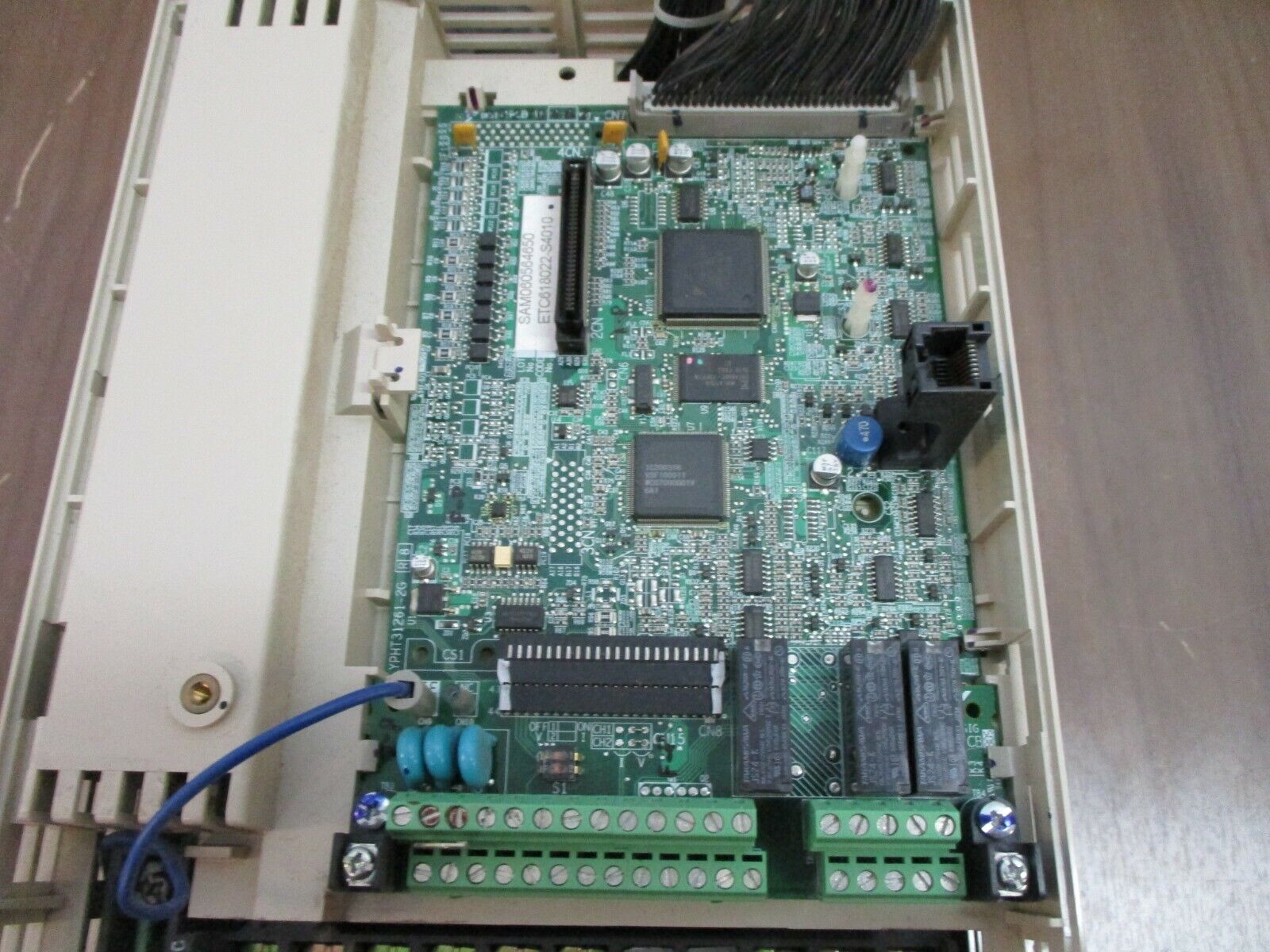 Yaskawa E7 AC Drive CIMR-E7U47P5 10HP 3Ph w/Keypad *No Cover* Used