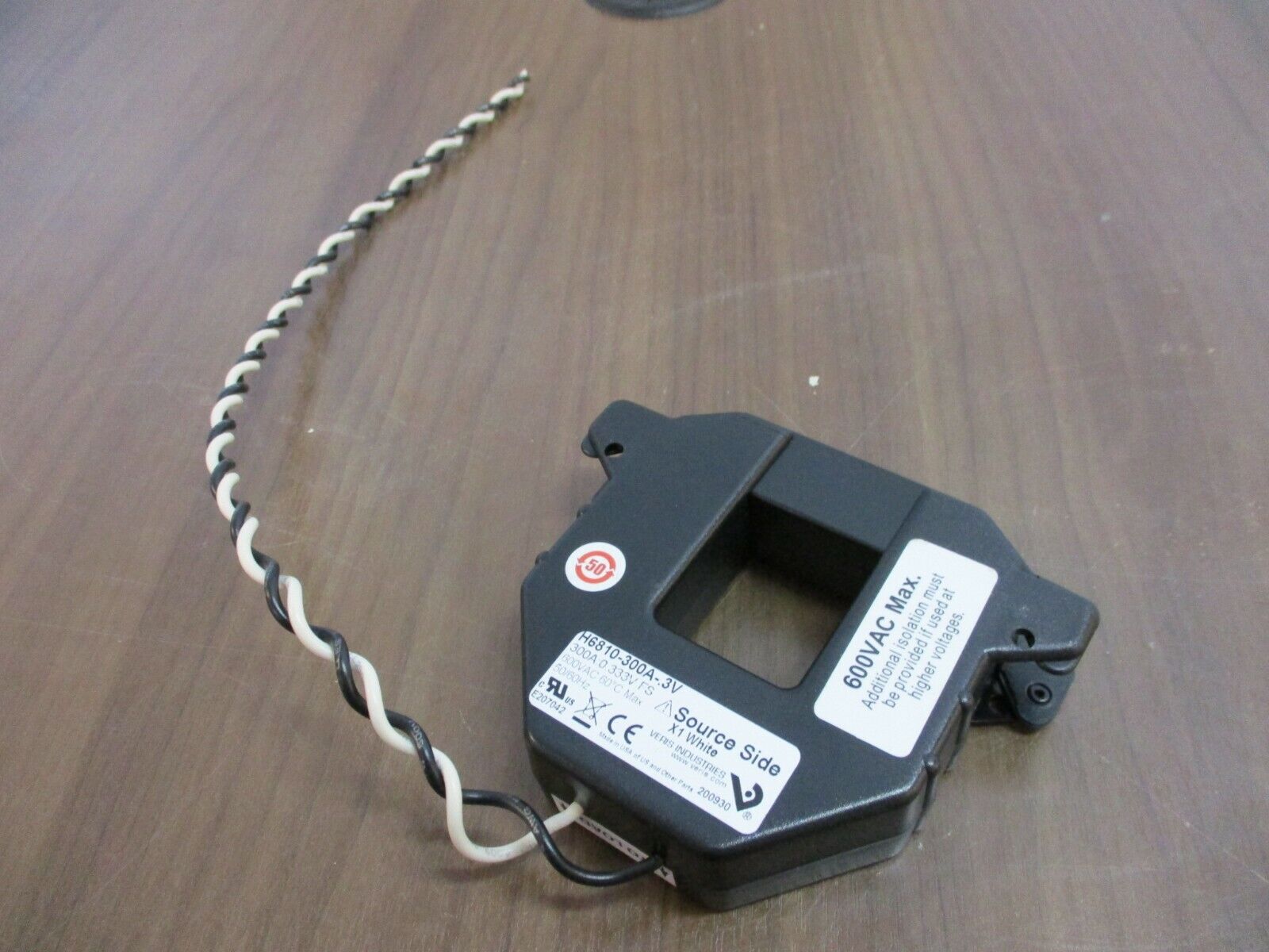 Veris, Split-Core current transformer, part#: H6810-300A-.3V, 600vac max, used