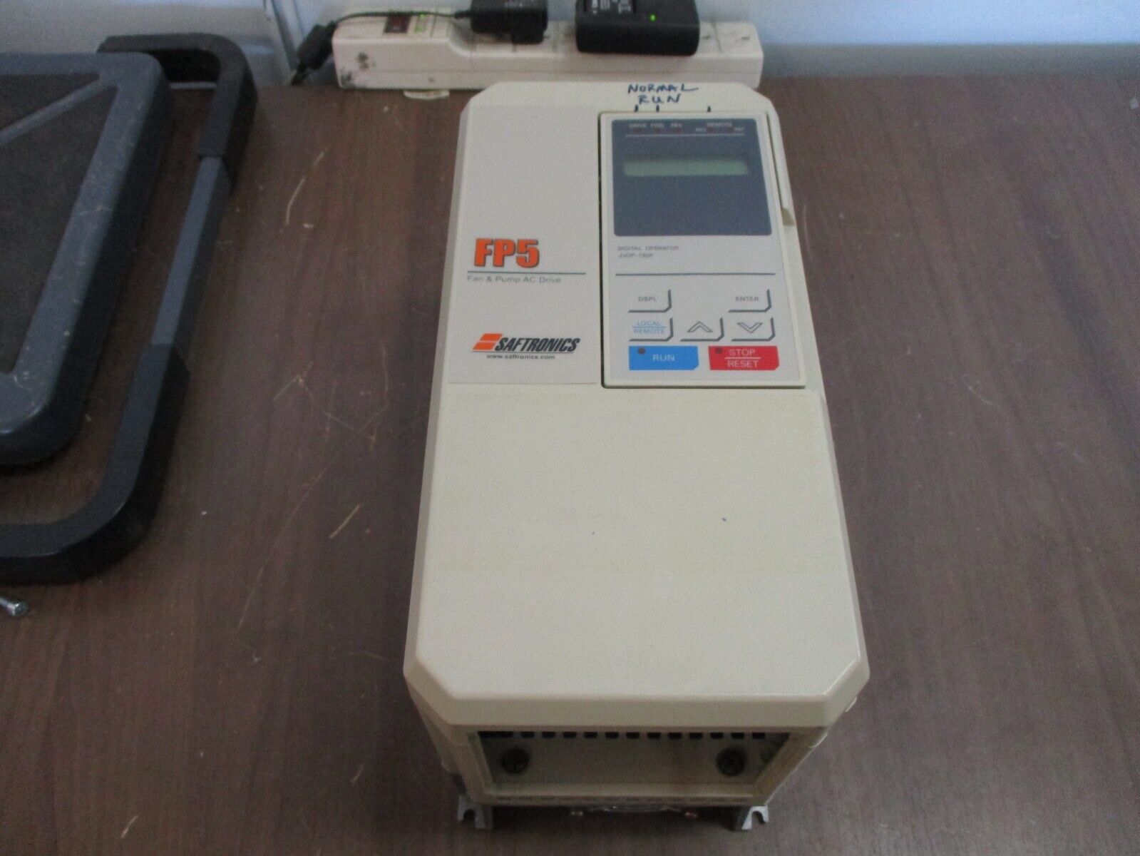 Saftronics FP5 AC Drive E7001-04F / CIMR-P5U22P2 3HP 3Ph w/ Keypad Used