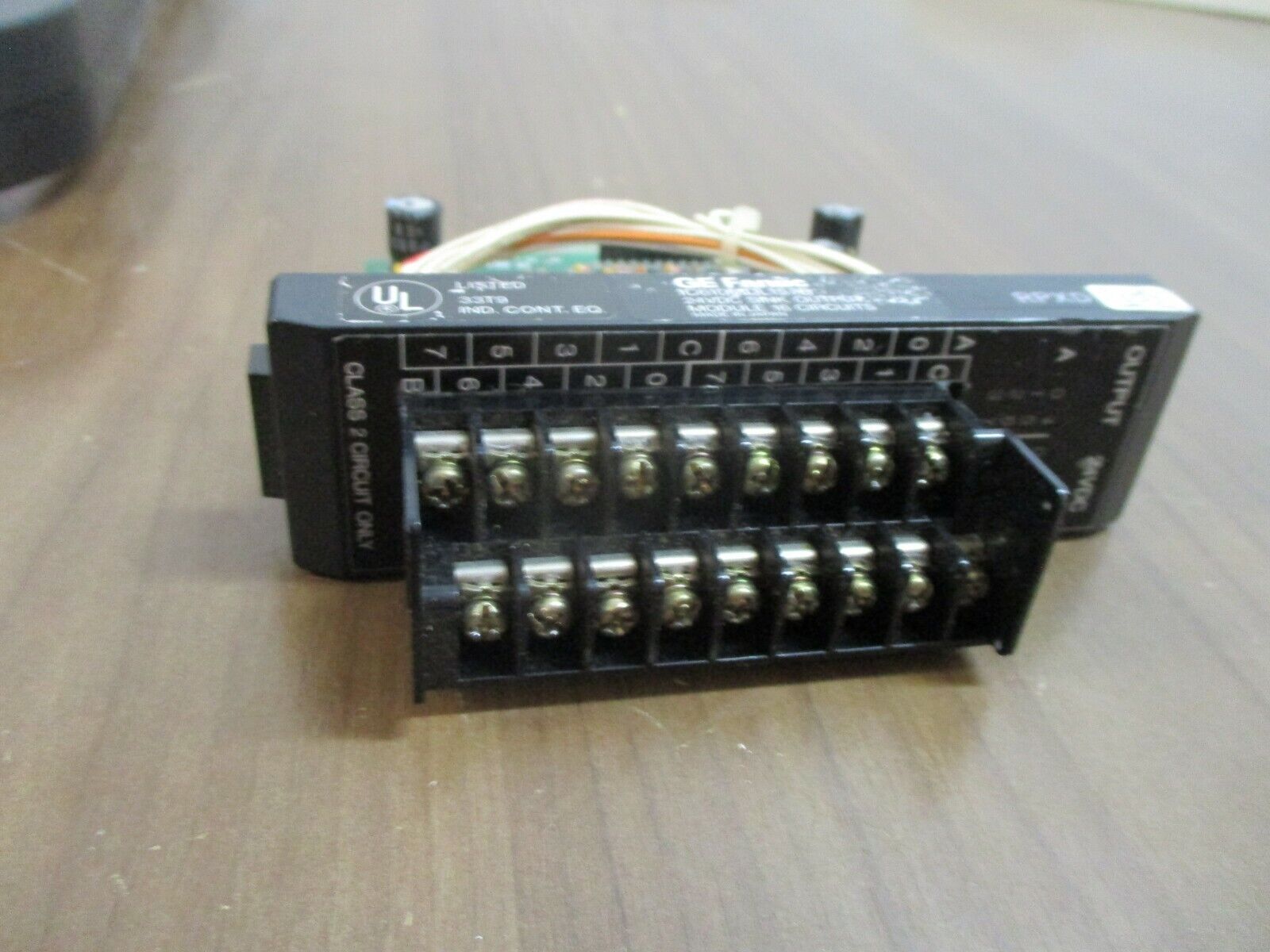 GE Fanuc 24VDC Sink Output Module IC610MDL157B 16-Circuit, Used