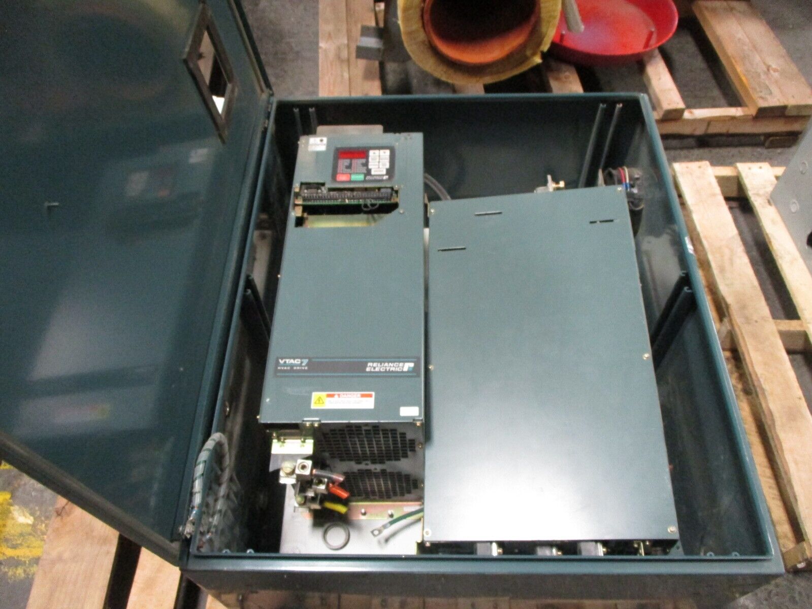 Rockwell Automation Reliance VTAC 7 AC Drive 75W4160 75HP 3Ph Used