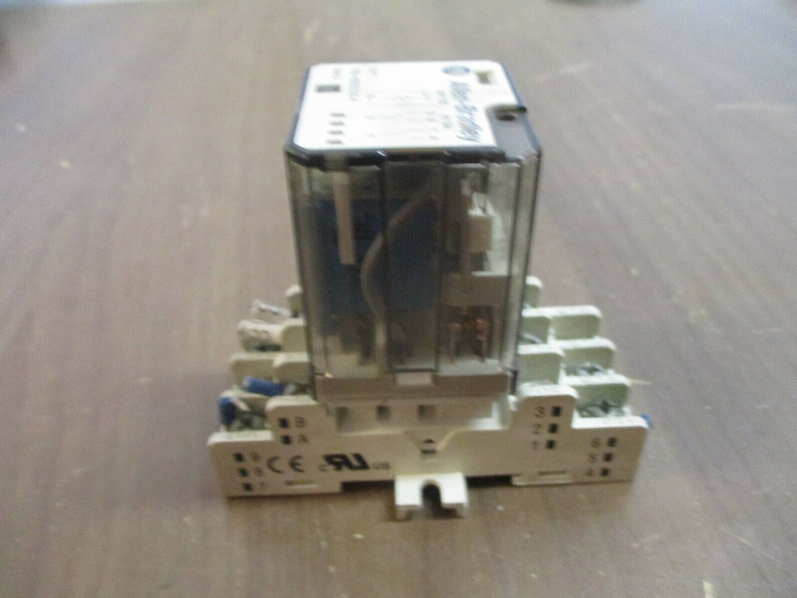 Allen-Bradley Relay 700-HB32Z24-4 Ser. D 24VDC w/ Base *Lot of 2* Used