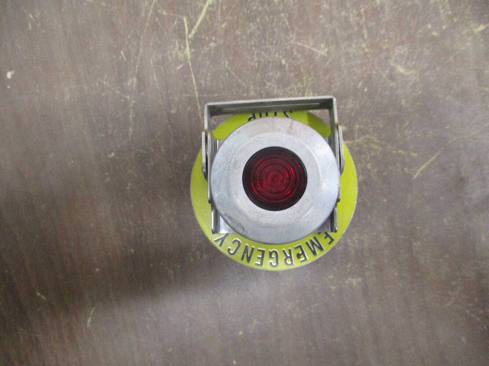 Allen-Bradley Illuminated Push / Pull Button 800T-FXQH2RA1 Ser. U 12-130V AC/DC