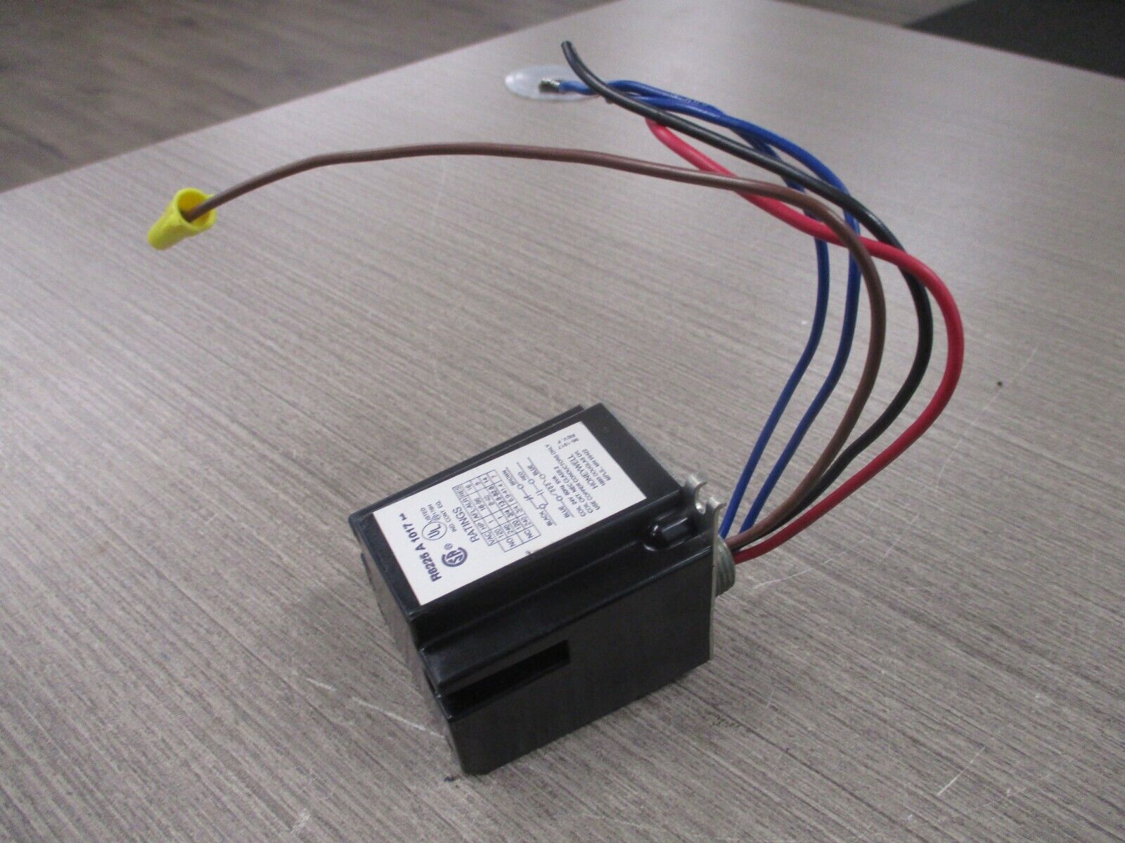 Honeywell Fan Relay R8225 A 1017 24V Coil 120/240V Used