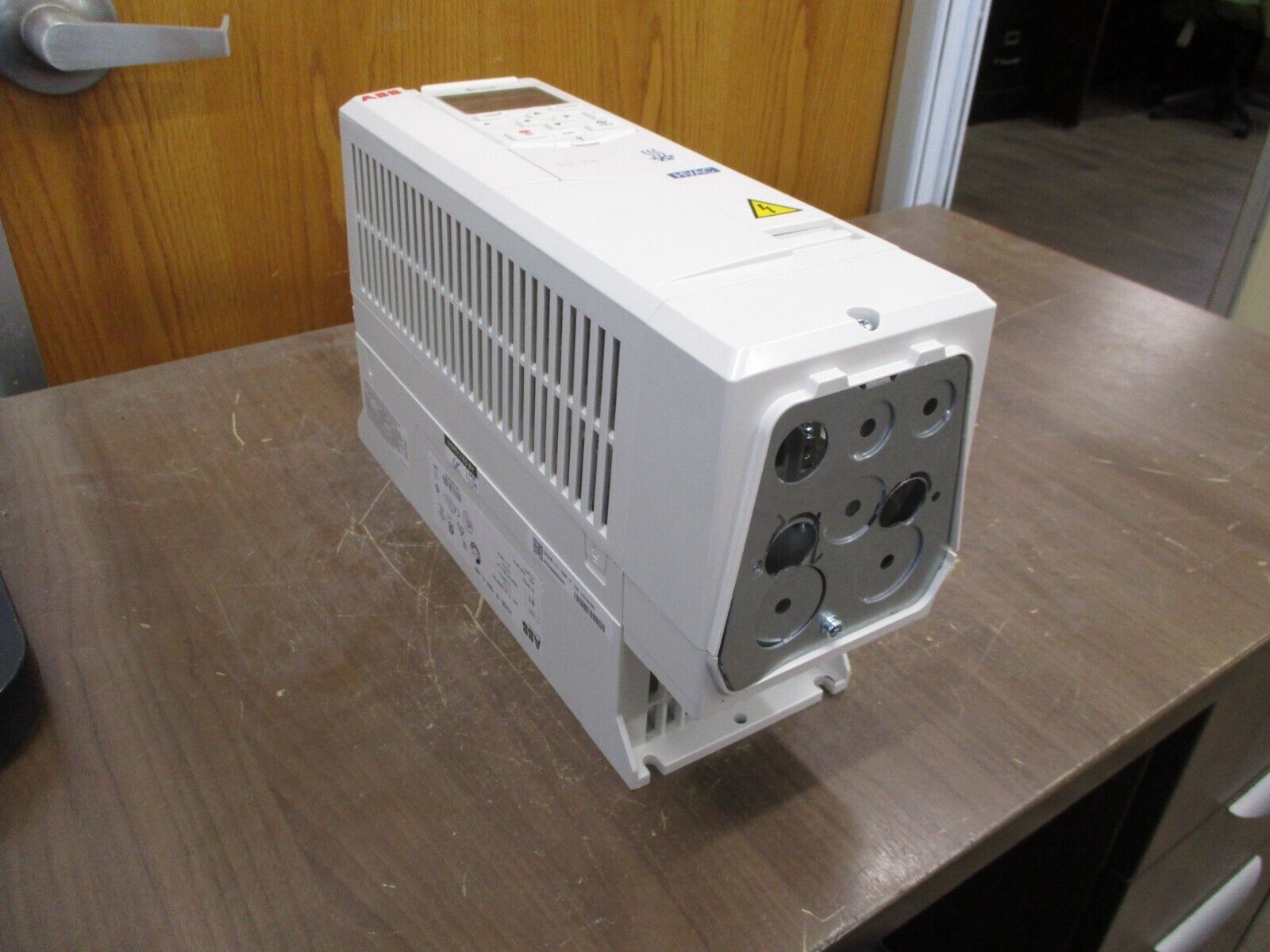 ABB ACH580 AC Drive ACH580-01-04A8-4+J429 3HP 3Ph w/ Keypad Used