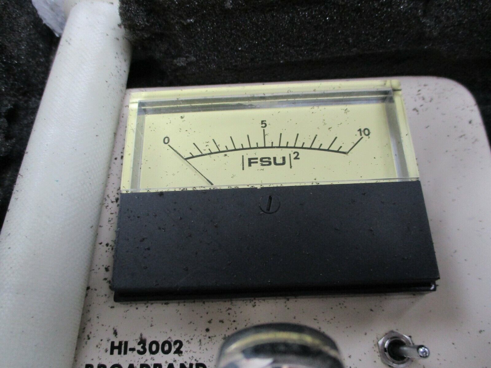 Holaday Industries Microwave Survey Meter HI-3002 *Cracked Carry Case* Used