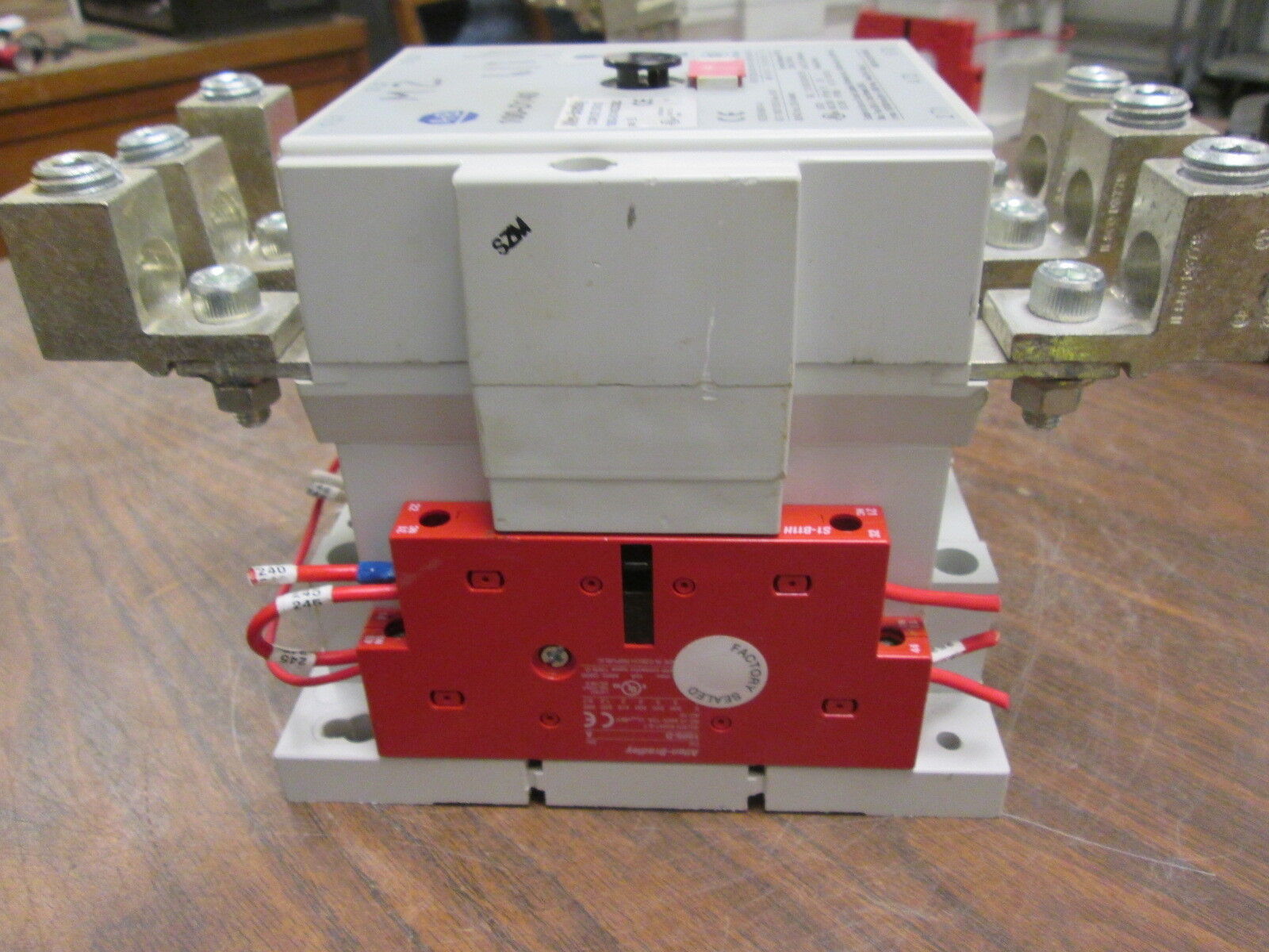 Allen-Bradley Safety Contactor 100S-D140D22BC 120V Coil 220A 600V Used