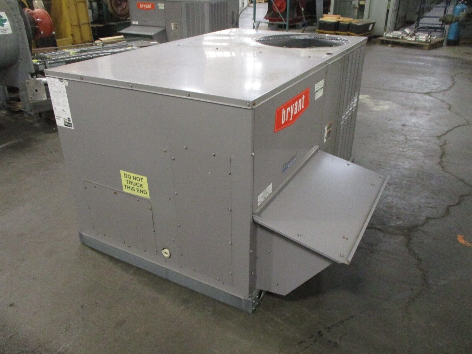 Bryant 581J Rooftop Unit 581JP06A115A2A0AAA 5 Ton 208/230V MFD 2015 Used