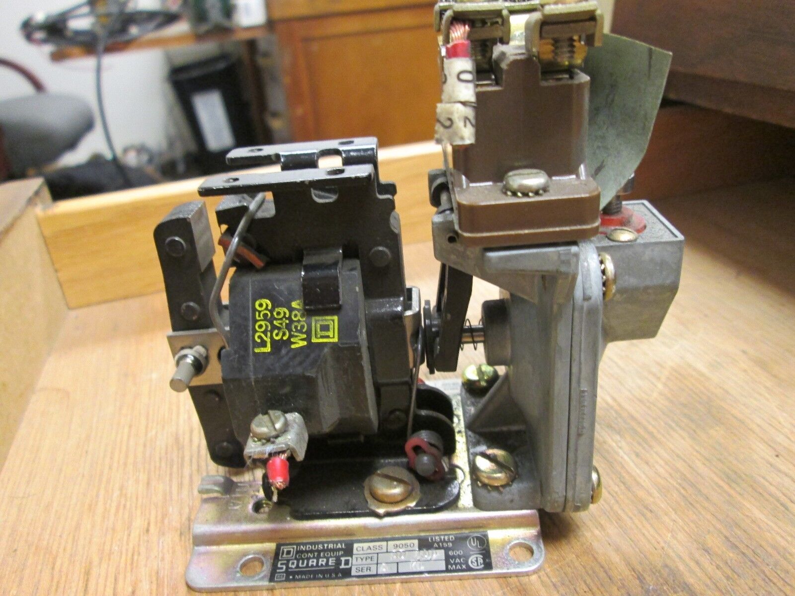 Square D Pnematic Timing Relay 9050 A0 10D 480V Coil Used