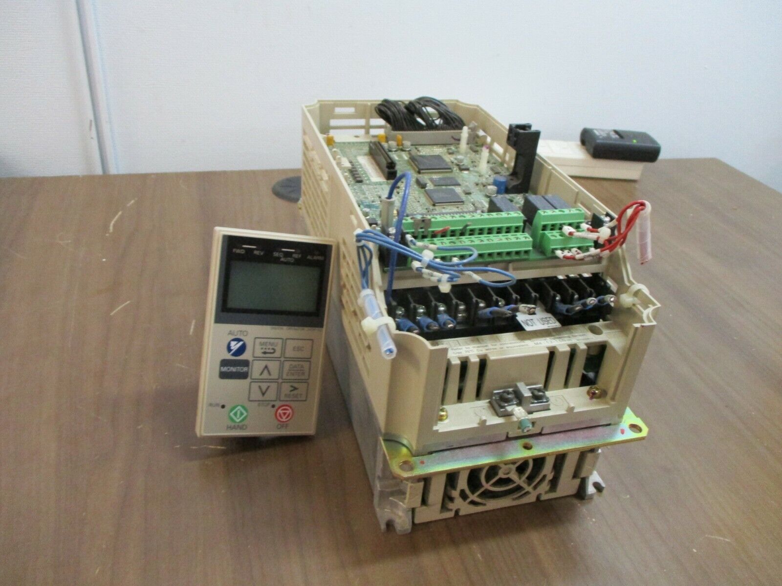 Yaskawa E7 AC Drive CIMR-E7U43P7 5HP 3Ph w/Keypad *No Cover* Used