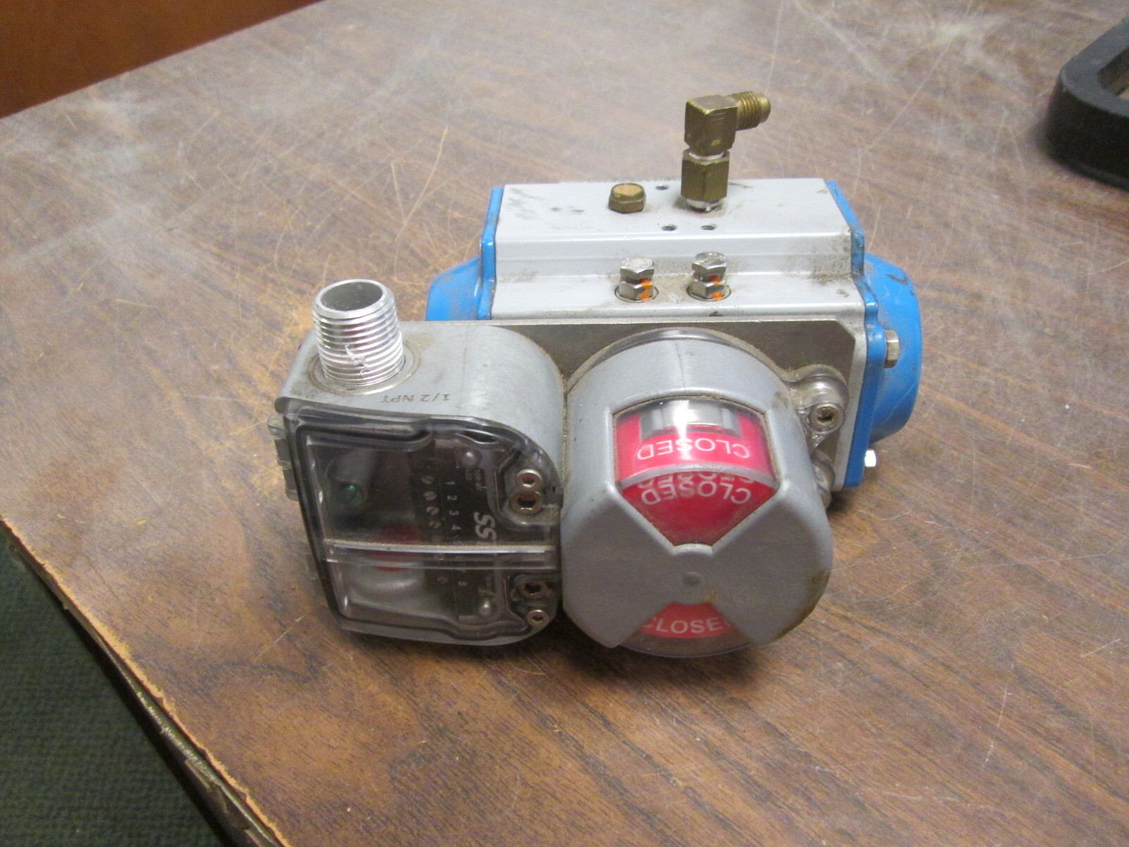 Stone L Eclipse Quartz Valve w/ Actuator EN33C02KA 0.3A 8-125VDC Used