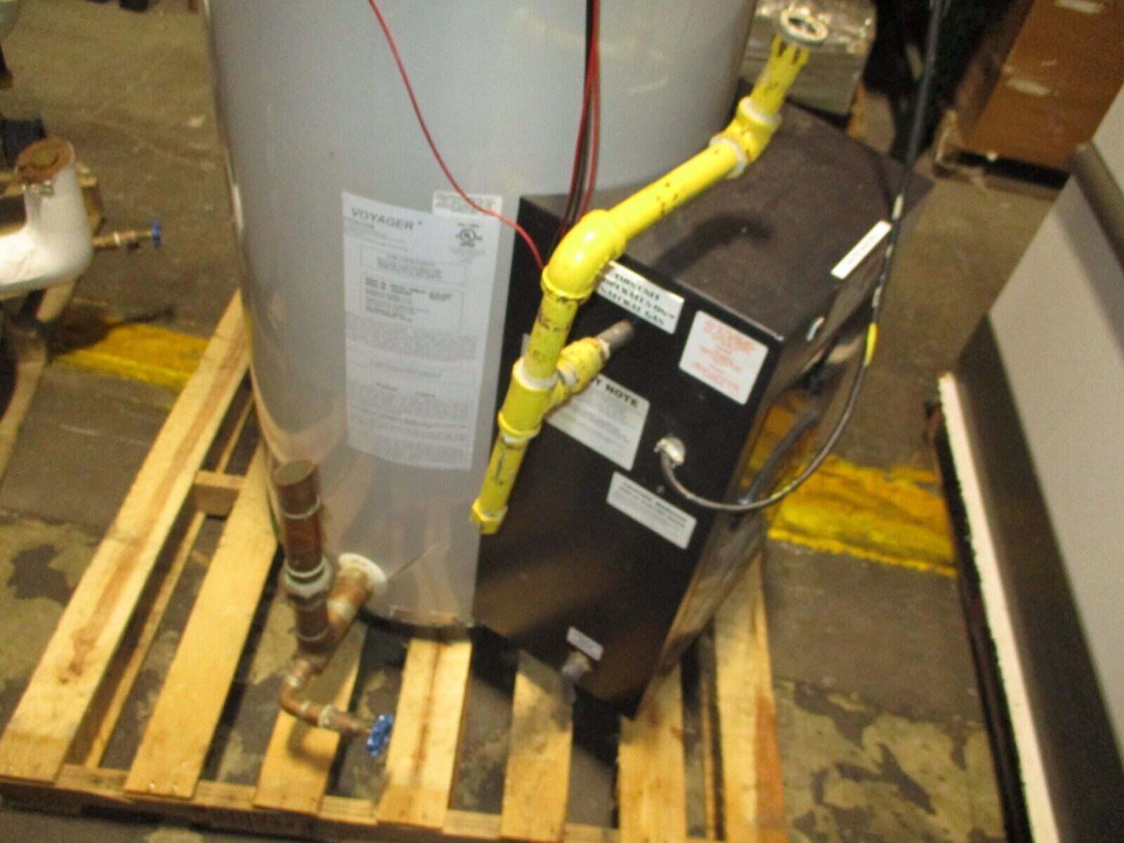 HTP Voyager Water Heater SSV199-80RB R1 80-Gallon 199,000 BTU MFD: 2008 Used