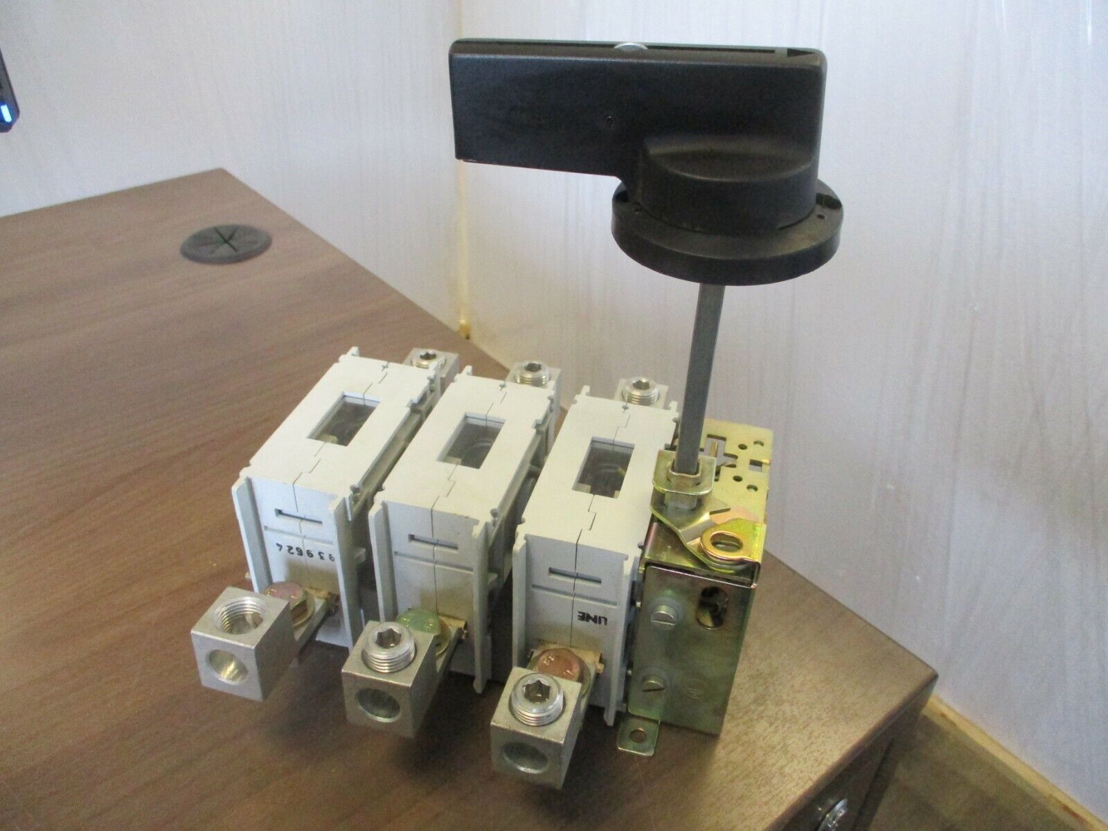 Bussmann Non-Fusible Disconnect Switch BDNF200A 200A 600V 3Ph Used