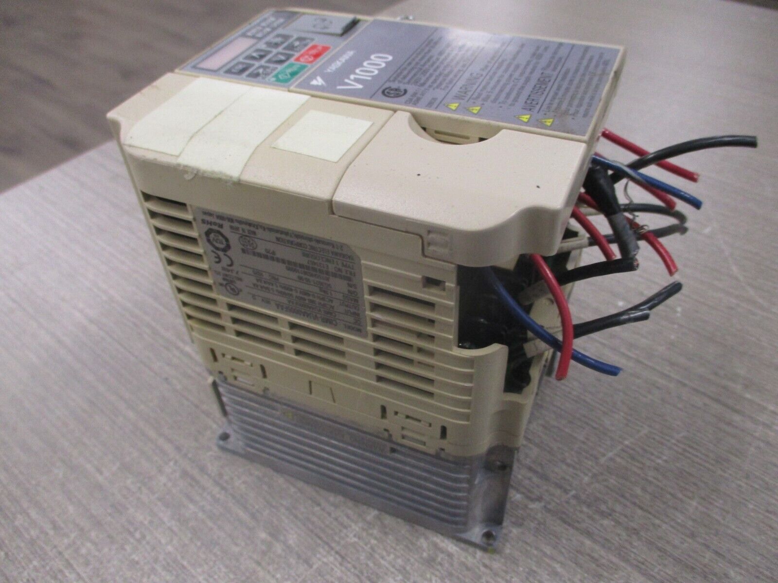 Yaskawa V1000 AC Drive CIMR-VU4A0005FAA Rev.D 3HP 3Ph Input: Output: Used