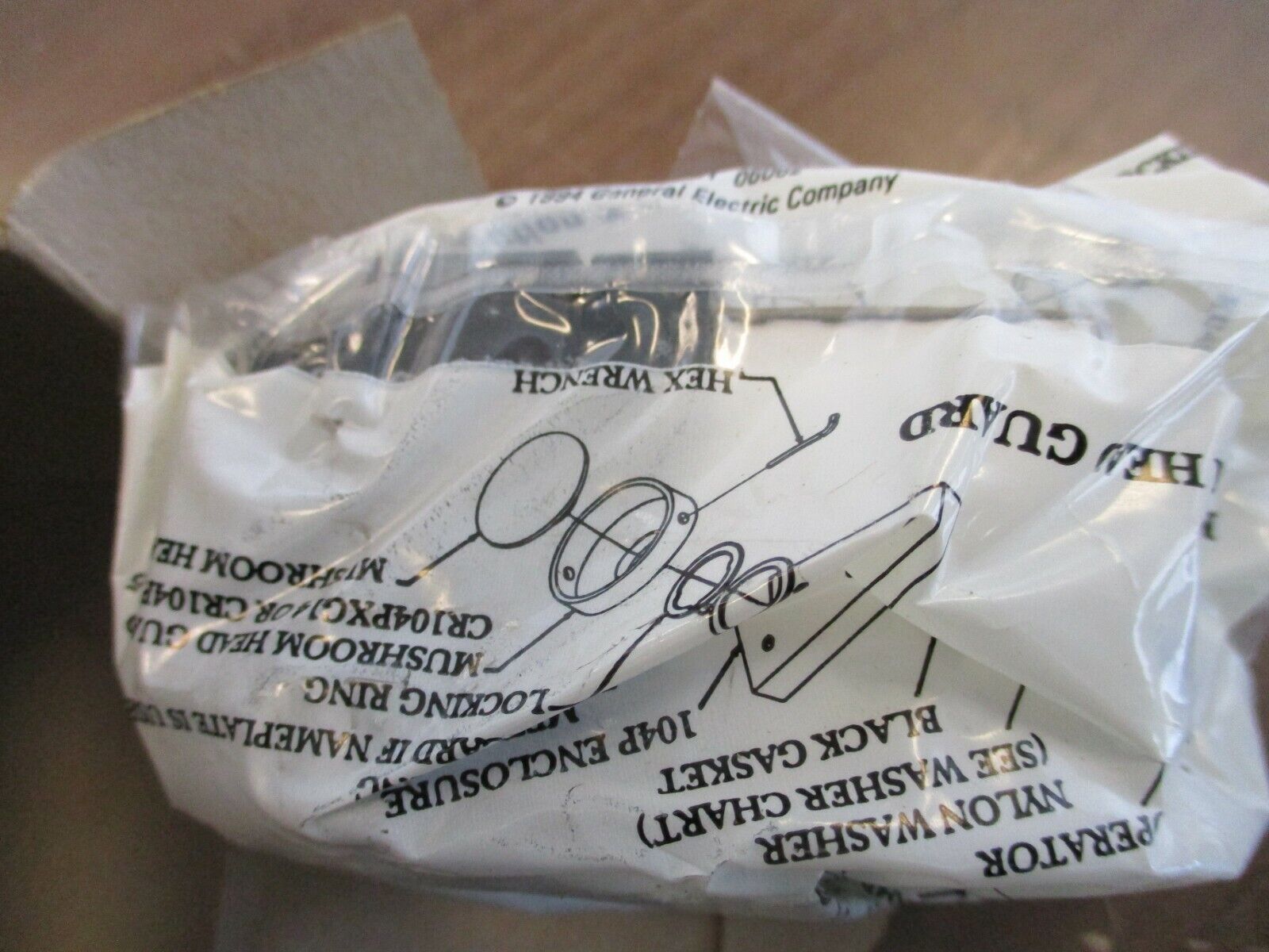 GE Hd Oiltight Indicator Light CR104PLG32 120V New Surplus