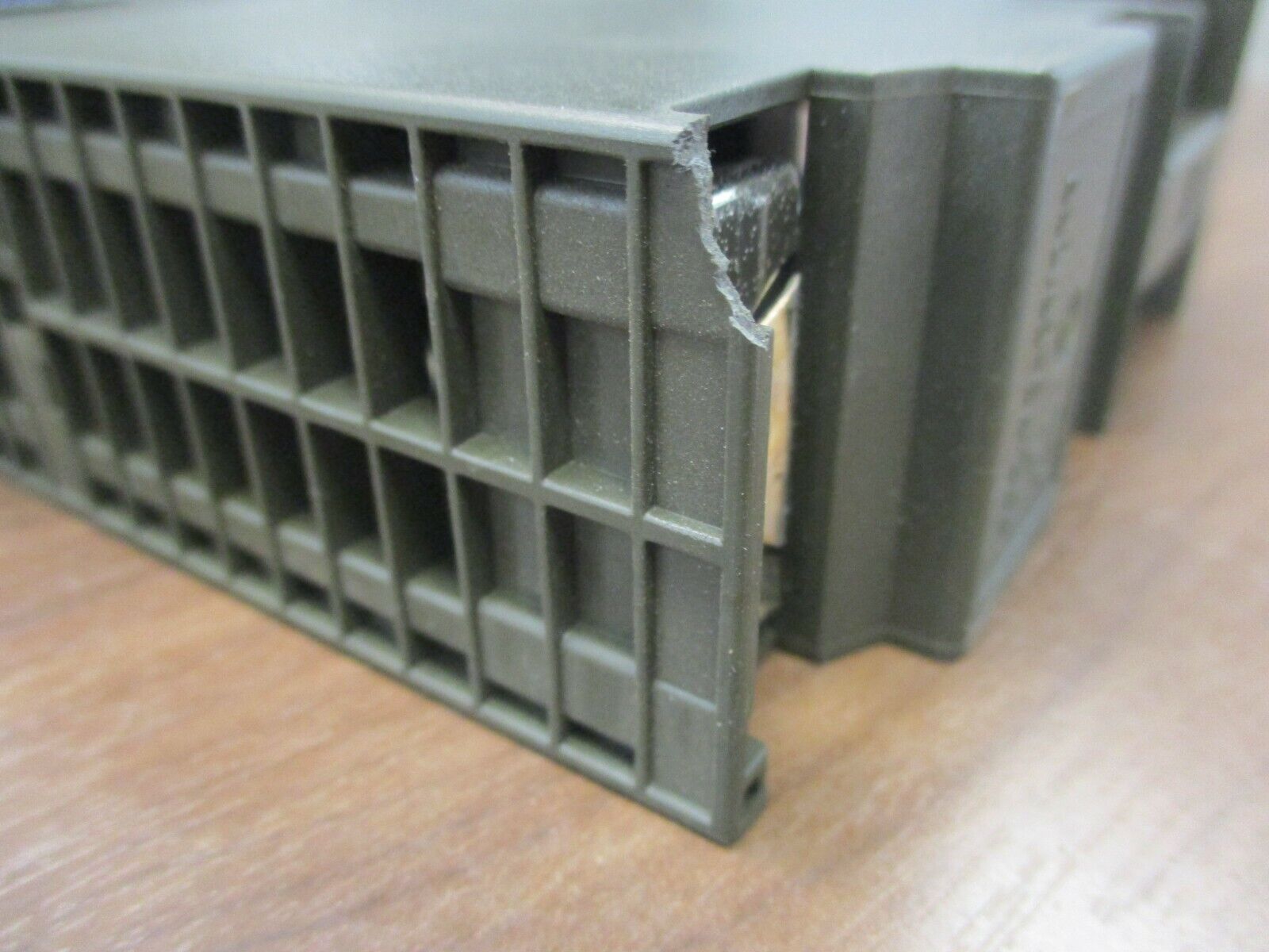 Siemens Simatic S7 Digital Input Module 6ES7 321-7RD00-0AB0 Chipped Bottom Used