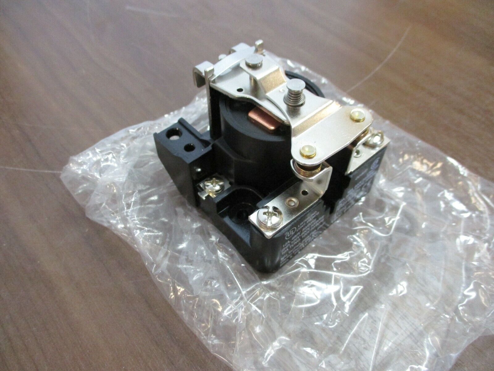 Dayton, Relay, Part #: 5YZ74 24VAC, 50/60Hz, 30A, New Surplus