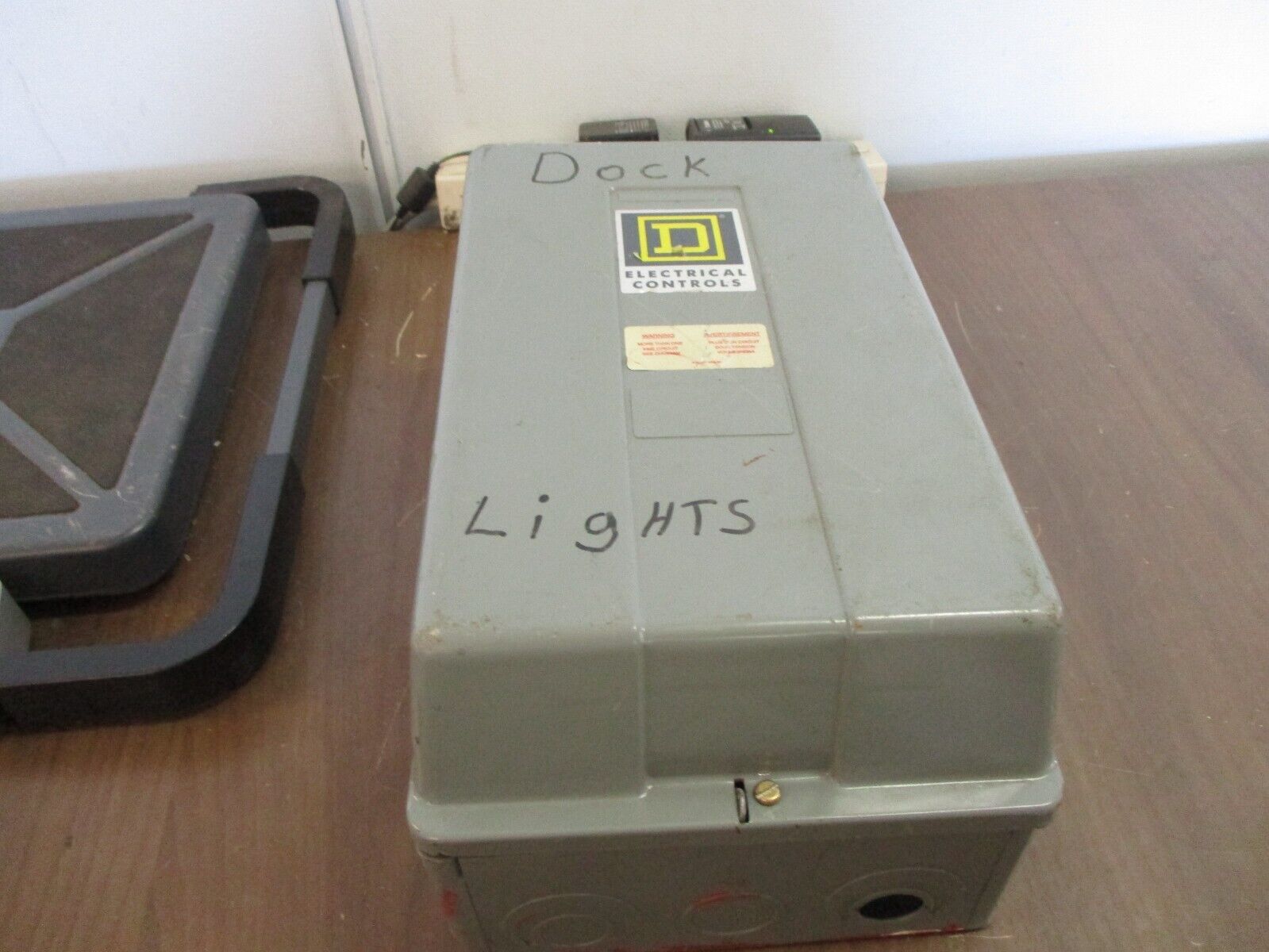 Square D Enclosed Lighting Contactor 8903 LXG60 Ser. B 120V Coil *Bent Cover*