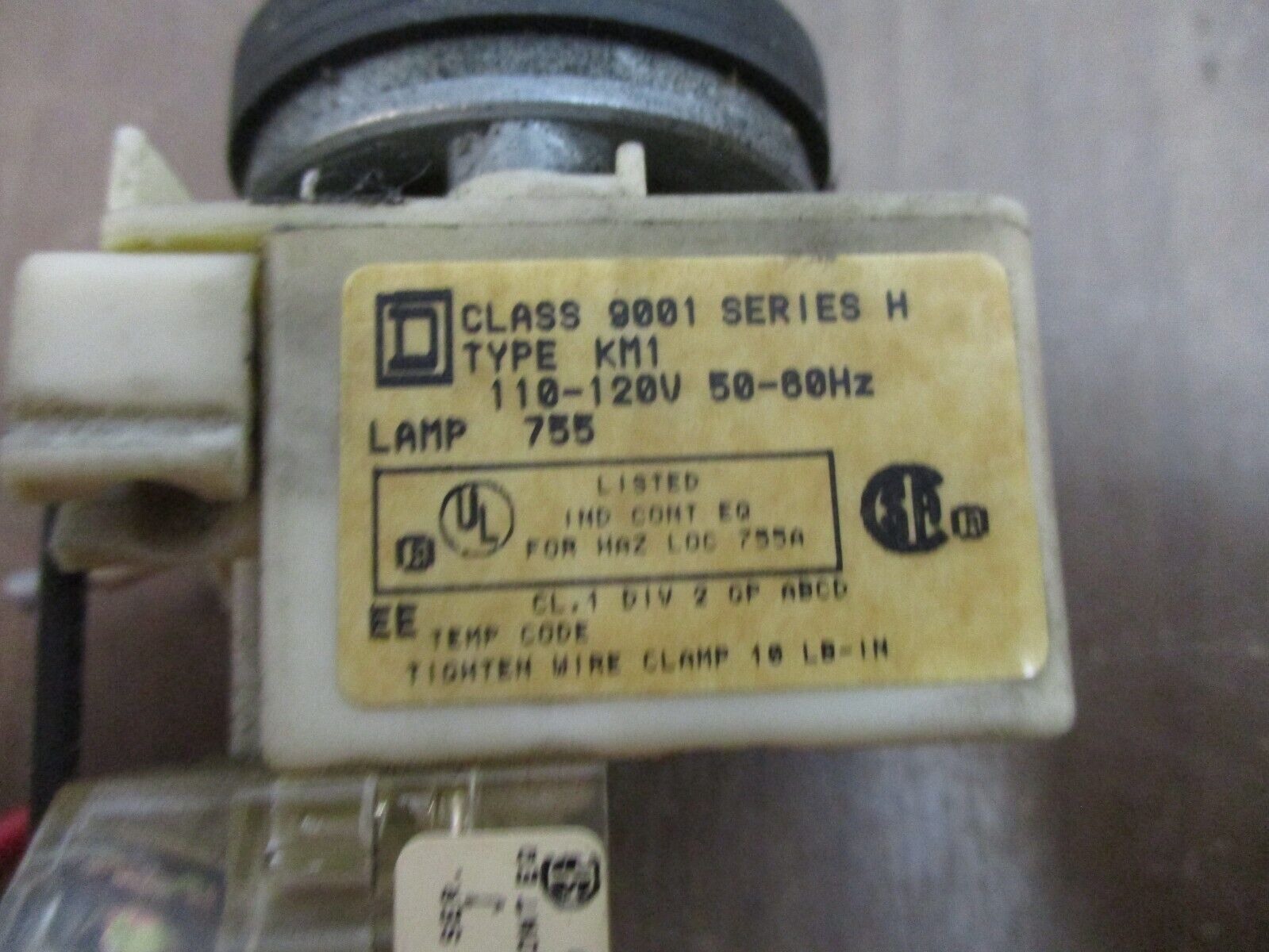 Square D Illuminated Push Button 9001 KM1 Ser. H 110-120V 50-60Hz Green Used
