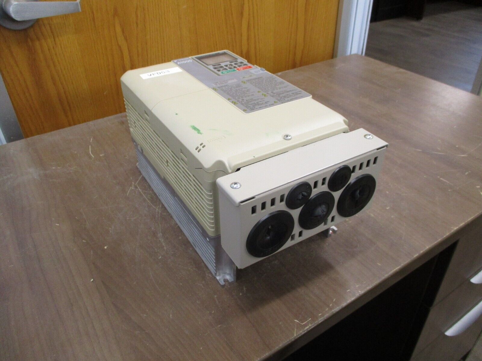 Yaskawa A1000 AC Drive CIMR-AU4A0031FAA Rev. D 20HP 3Ph w/ Keypad Used