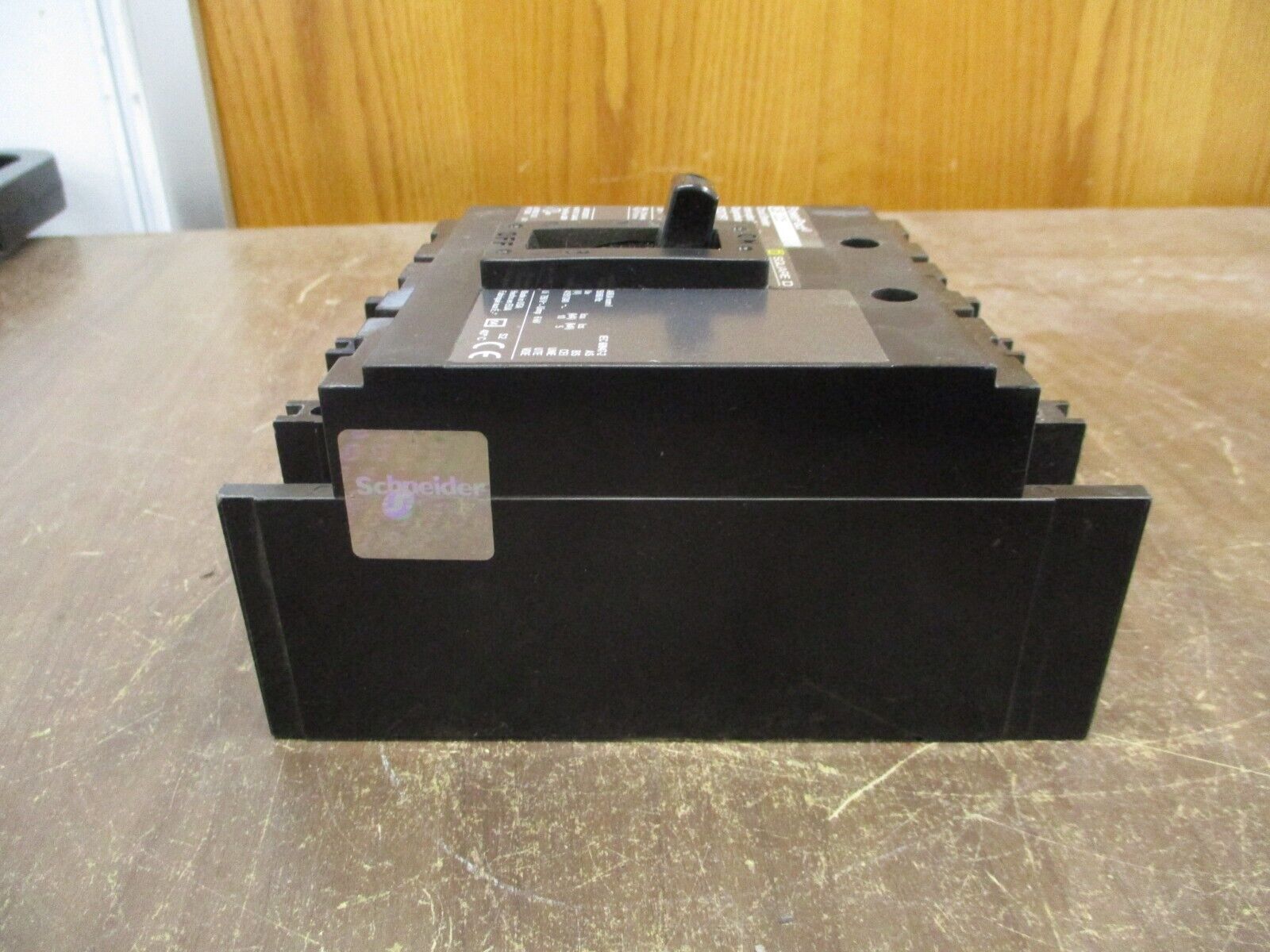 Square D PowerPact QB 225 Circuit Breaker QBF32225TS 225A 240V 3P Used
