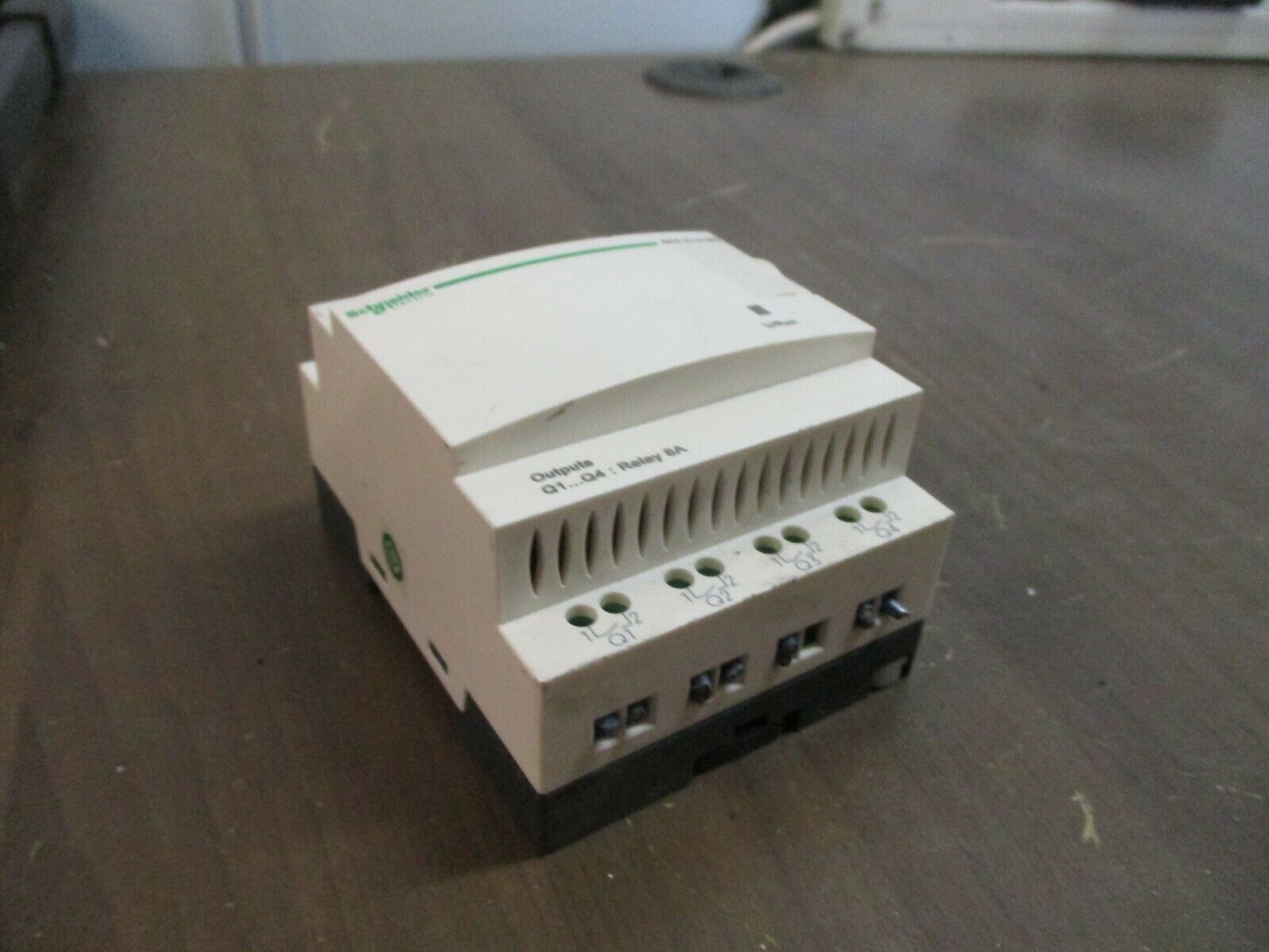 Schneider Electric Compact Smart Relay SR2 E121BD 24VDC Used