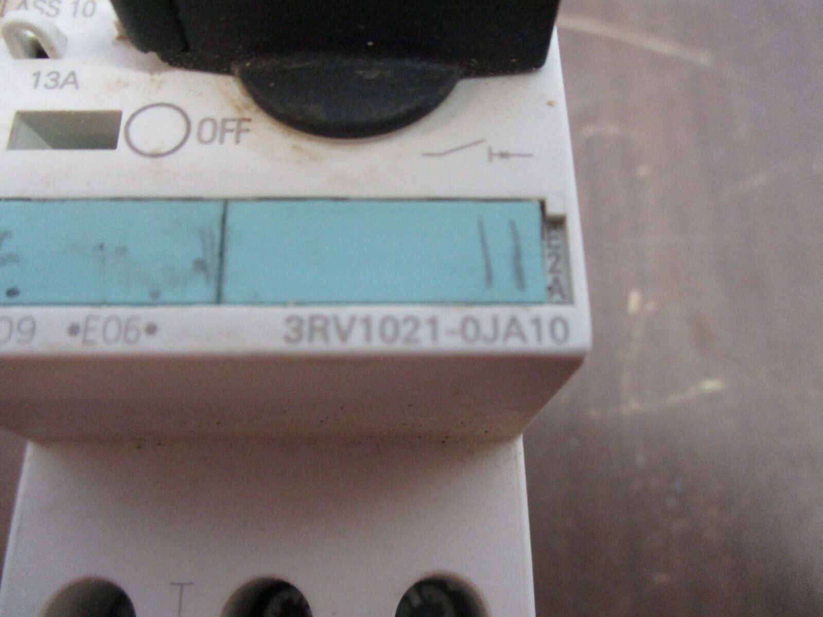 Eaton / Siemens Starter E111A06X3N / 3RV1021-0JA10 24VDC Coil Trip: 0.7-1A Used